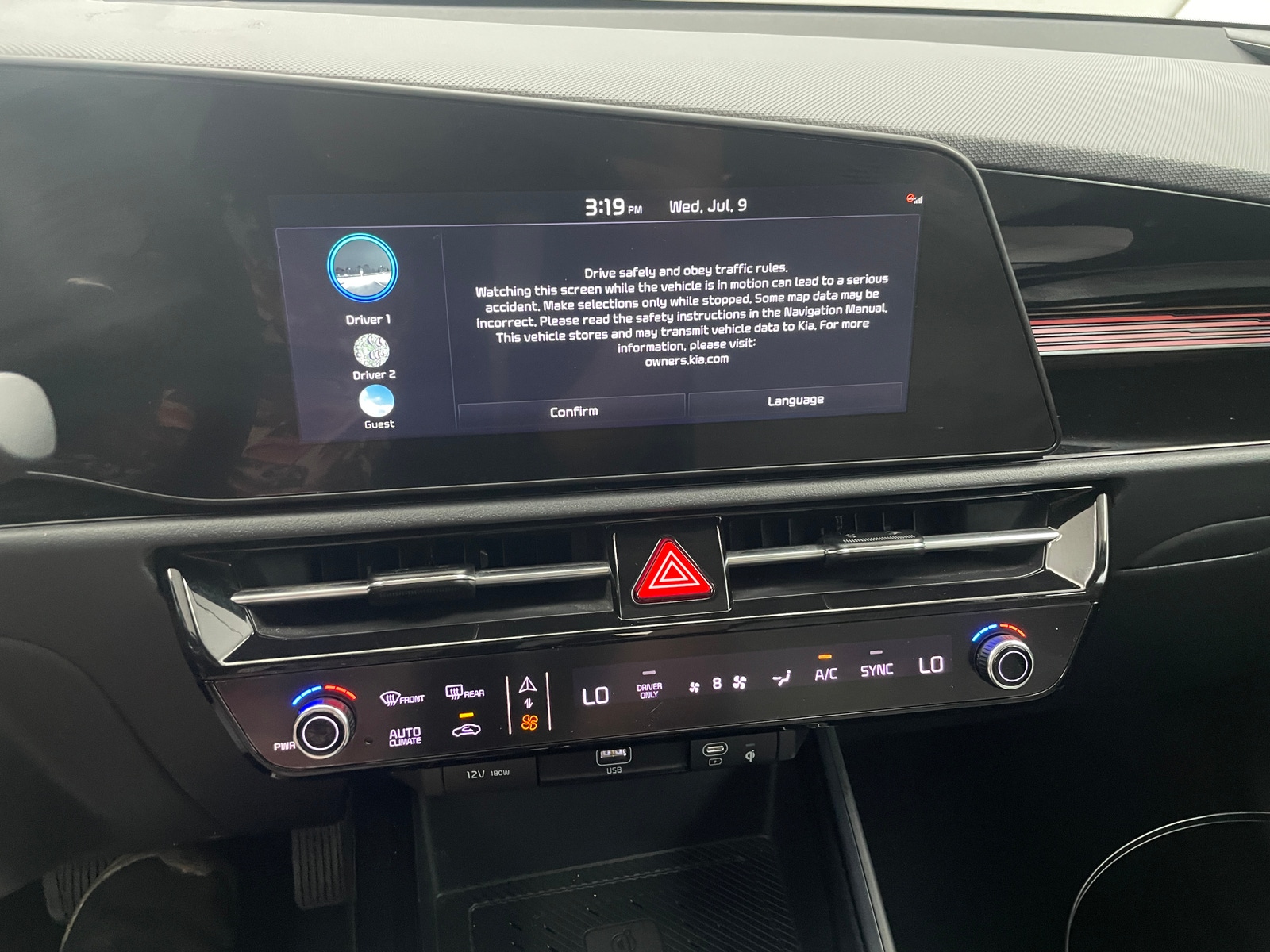 Thumbnail: 2023 Kia Niro - 3