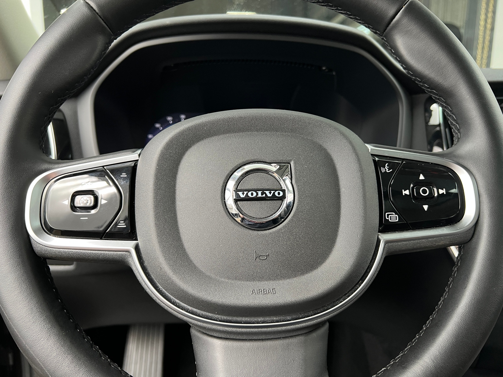 Thumbnail: 2025 Volvo S60 - 4