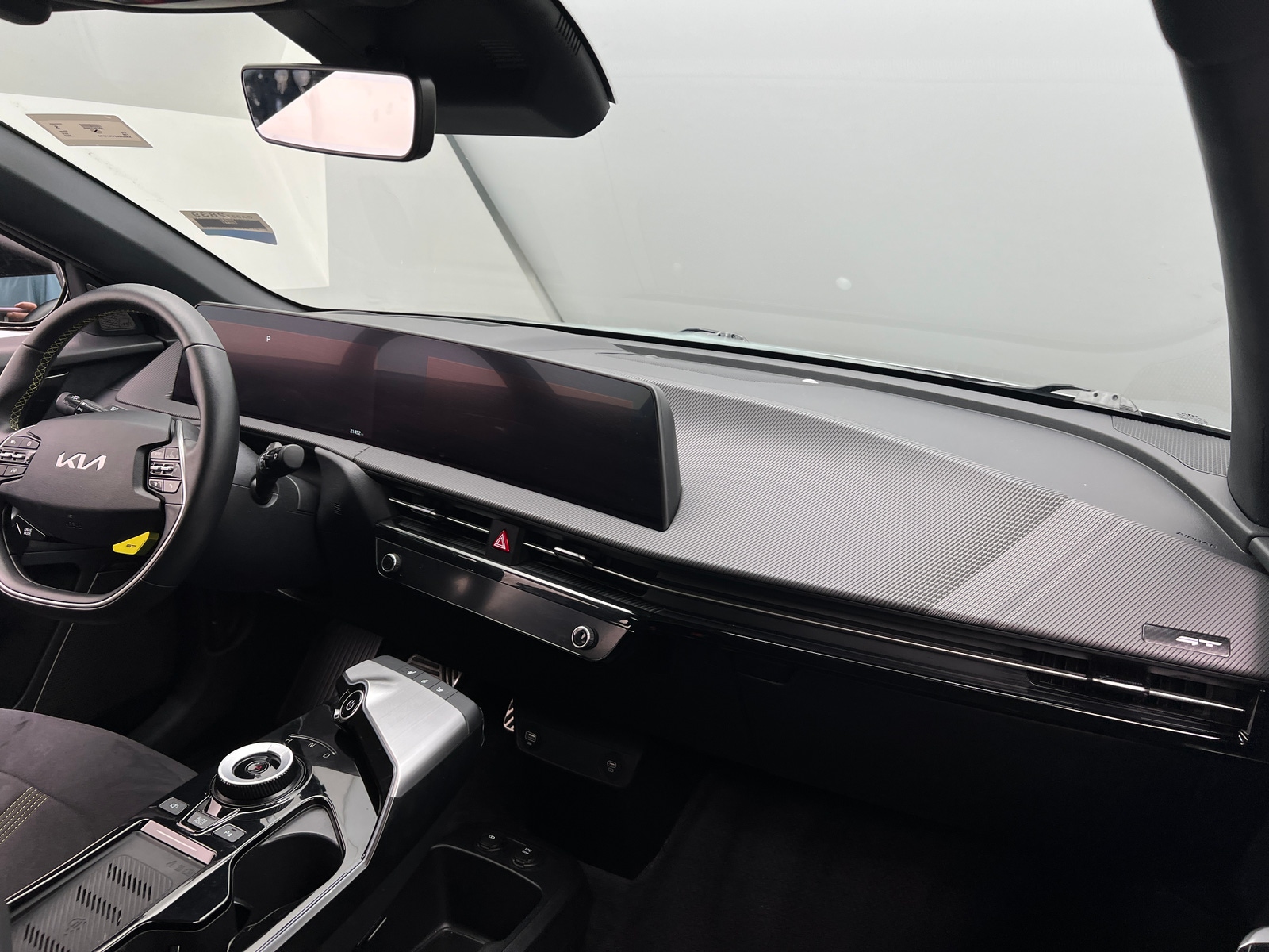 Thumbnail: 2023 Kia EV6 - 2