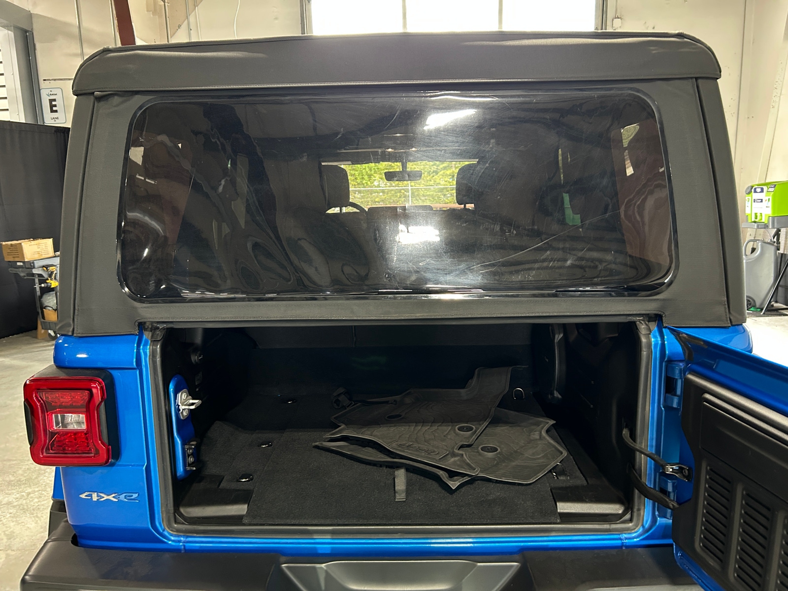 Thumbnail: 2022 Jeep Wrangler - 6