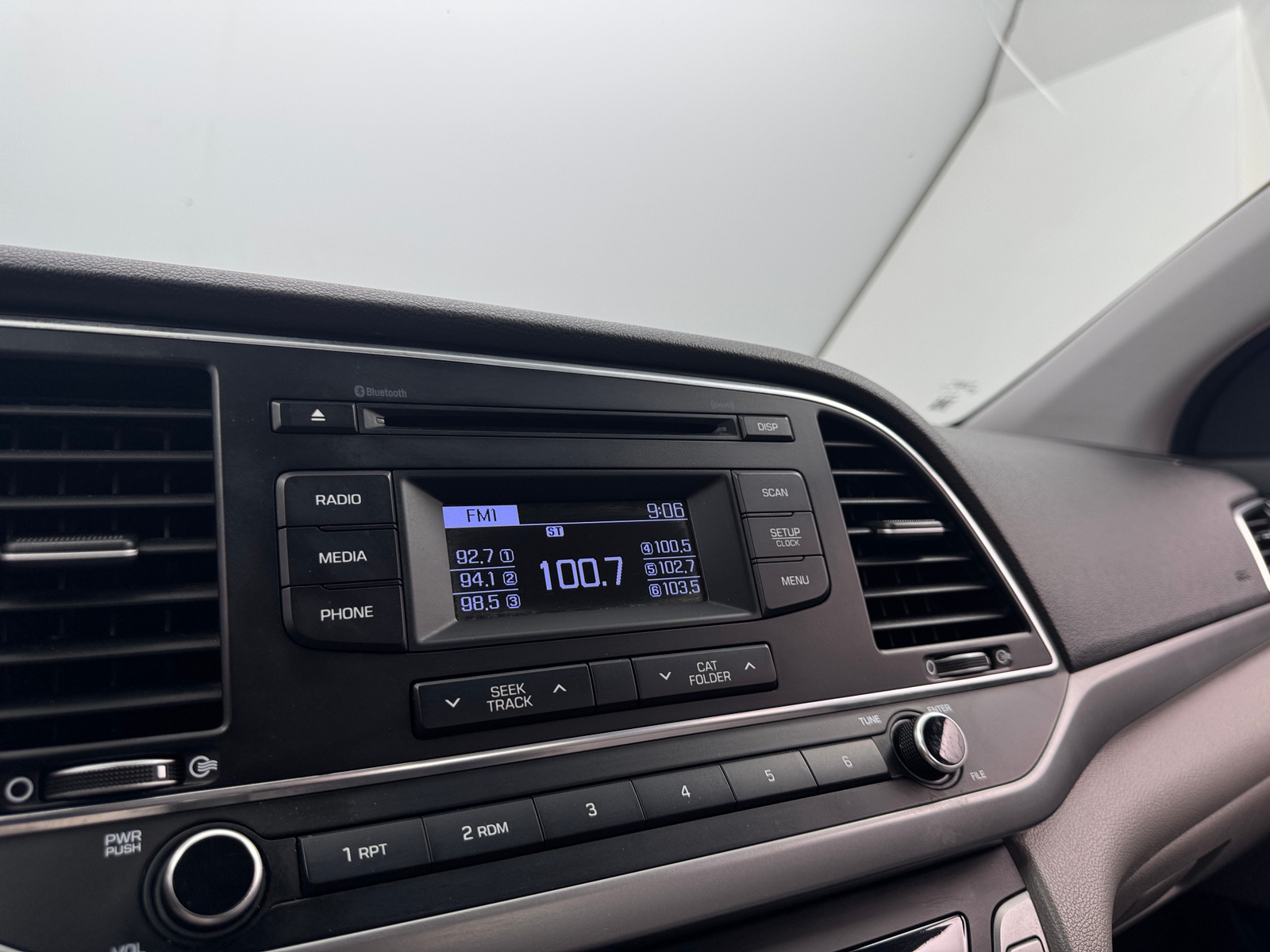 Thumbnail: 2017 Hyundai Elantra - 4