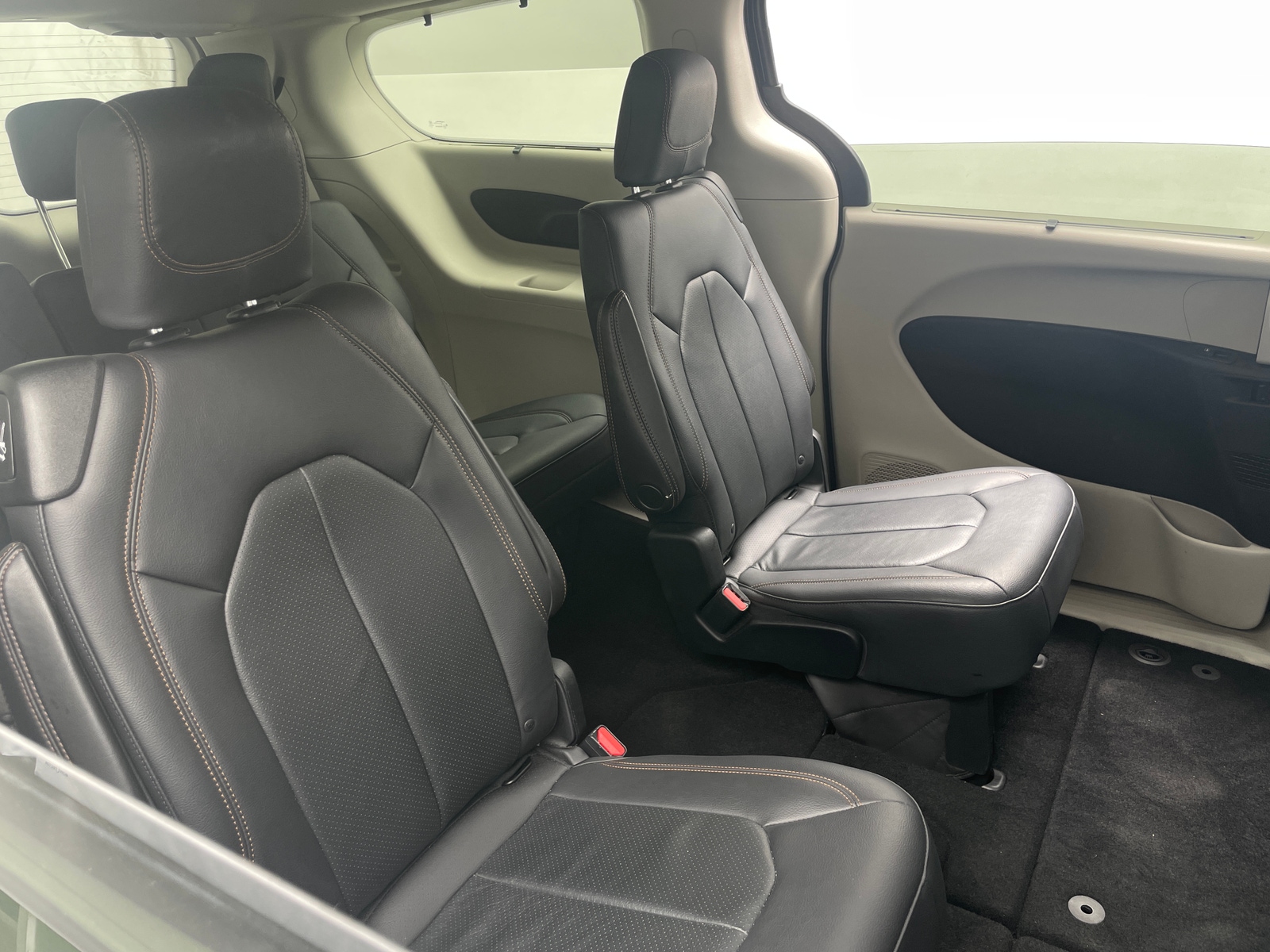 Thumbnail: 2018 Chrysler Pacifica - 5