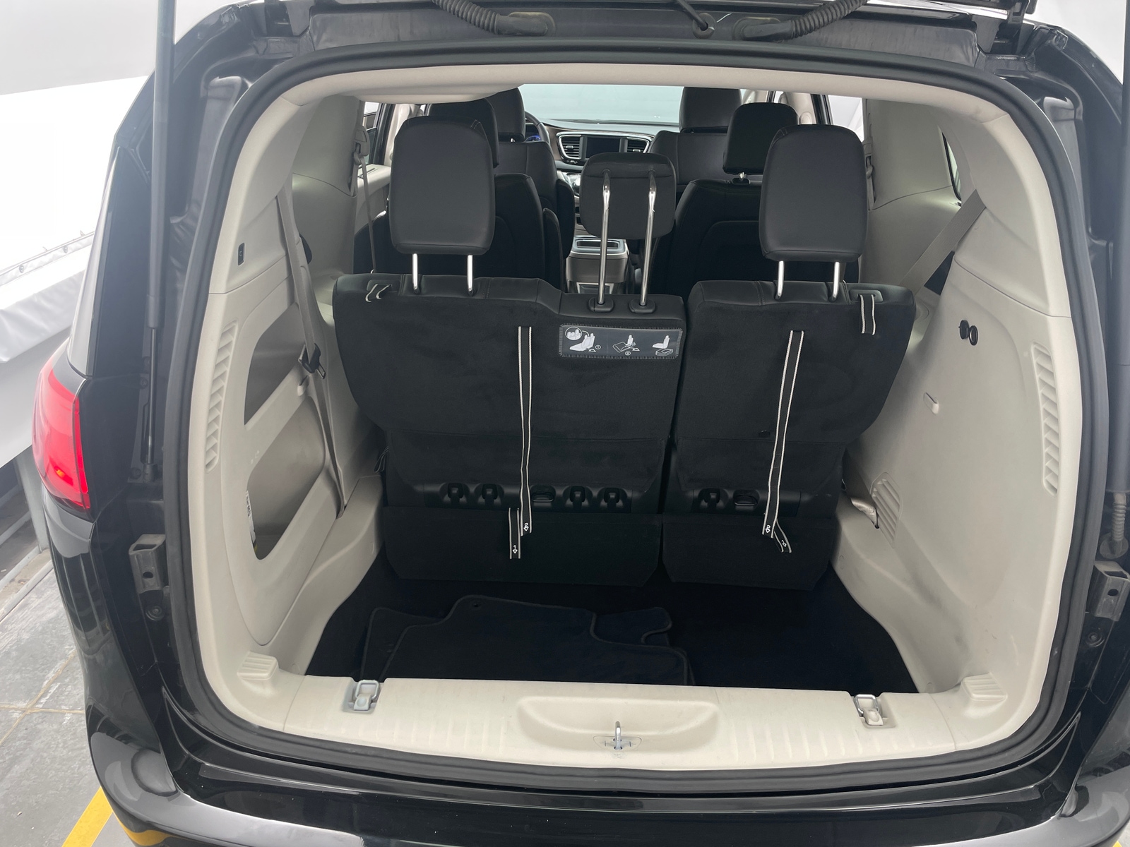Thumbnail: 2018 Chrysler Pacifica - 6