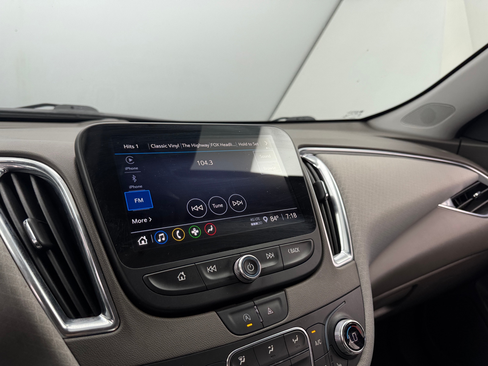 Thumbnail: 2021 Chevrolet Malibu - 4