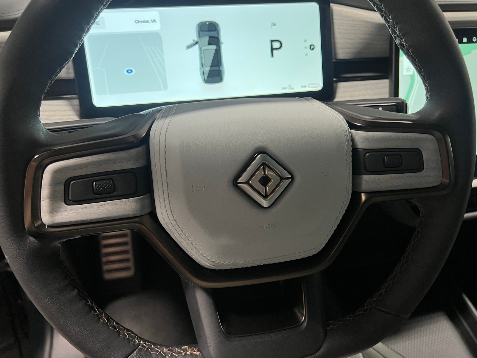 Thumbnail: 2025 Rivian R1S - 5