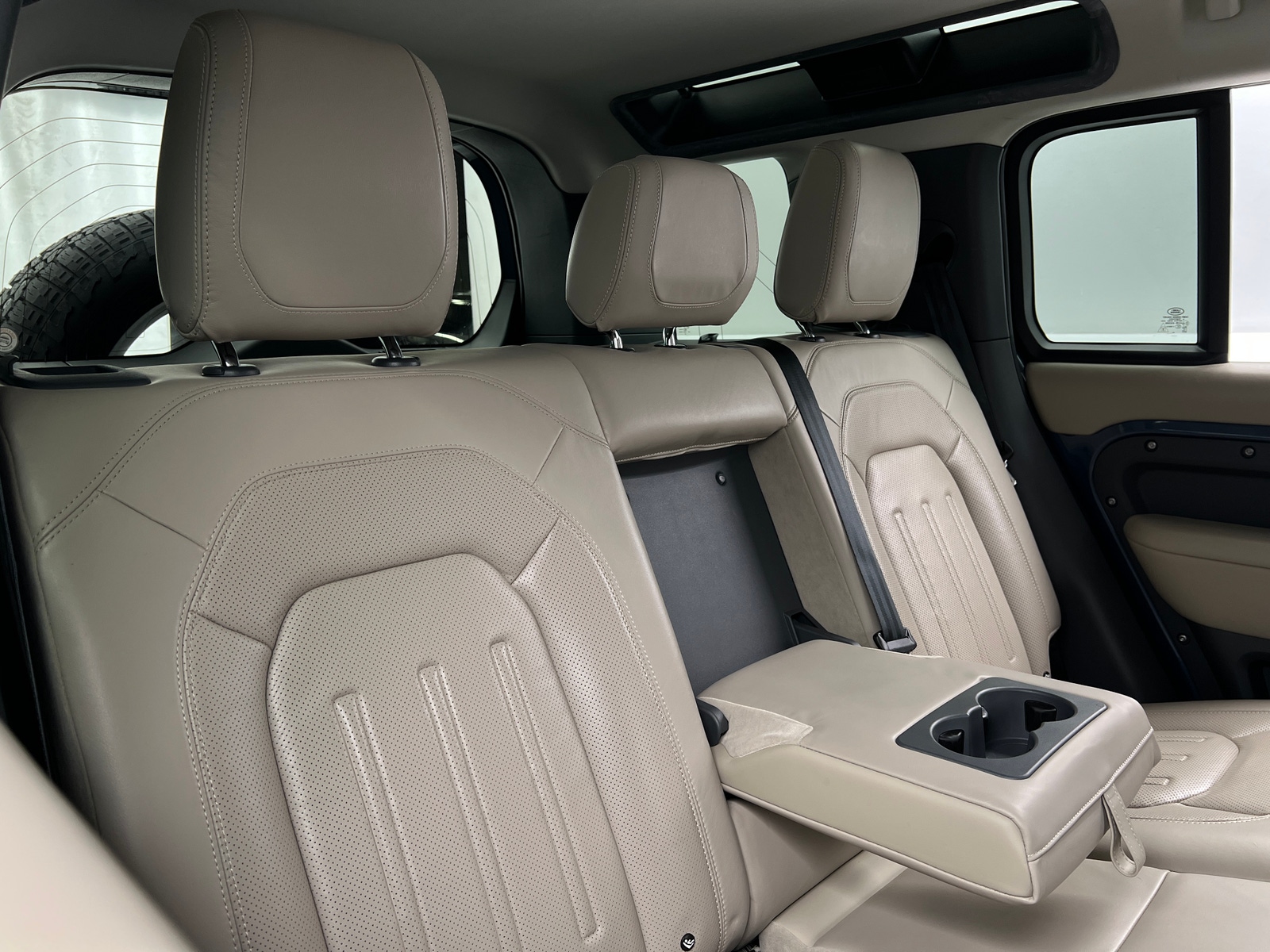 Thumbnail: 2020 Land Rover Defender - 5