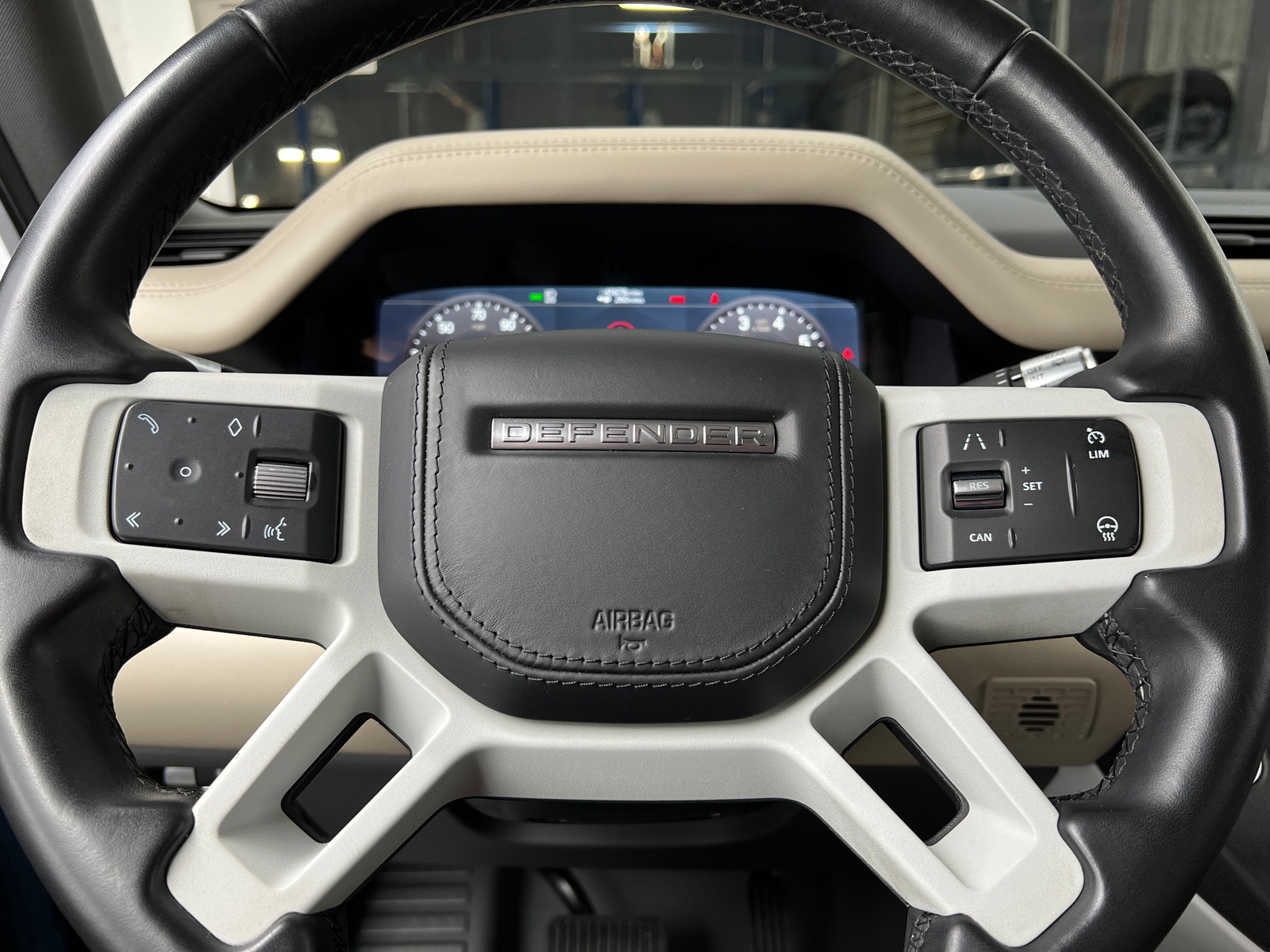 Thumbnail: 2020 Land Rover Defender - 4