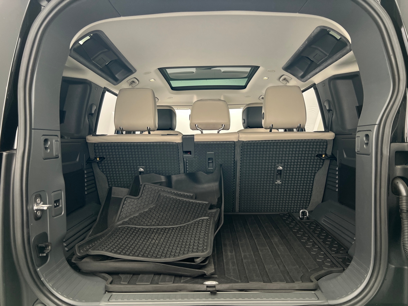 Thumbnail: 2020 Land Rover Defender - 6