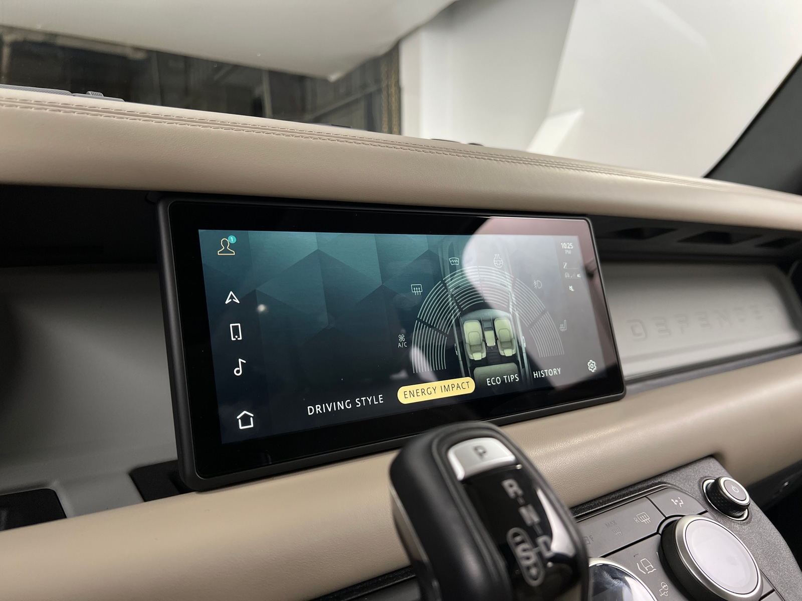 Thumbnail: 2020 Land Rover Defender - 3