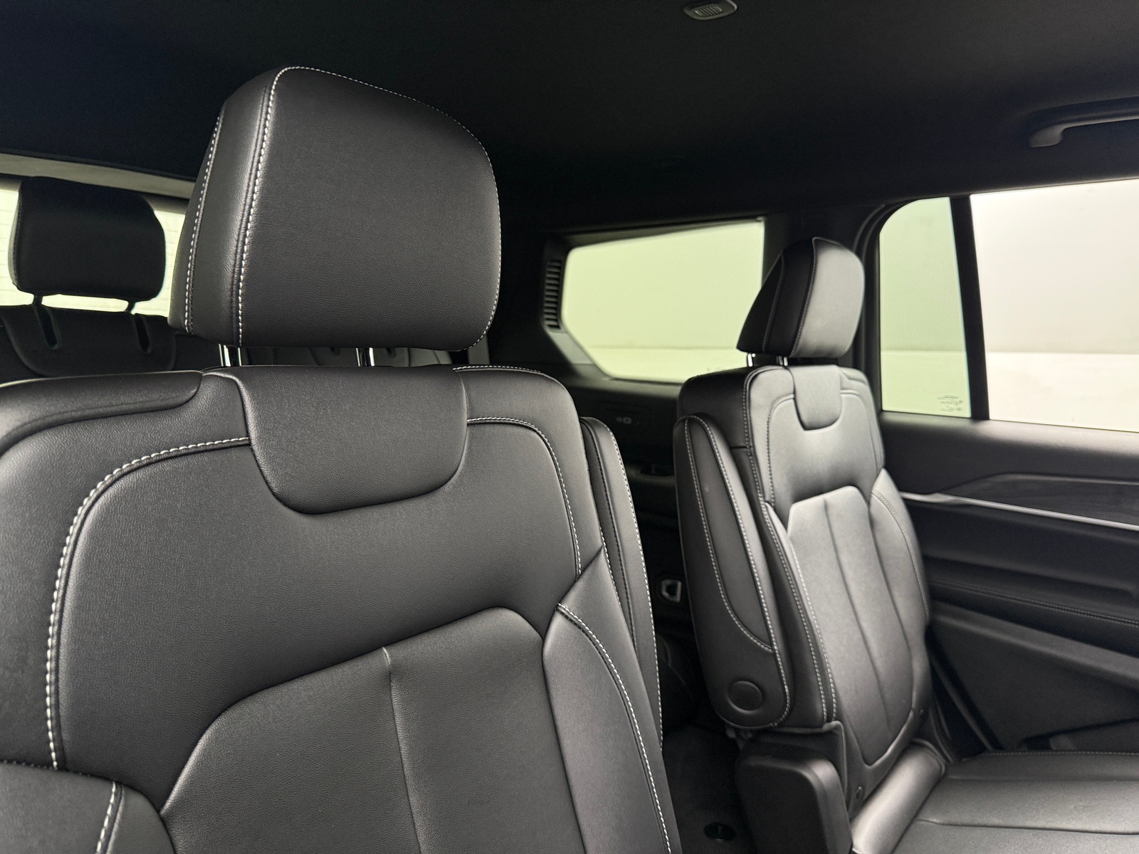 Thumbnail: 2024 Jeep Grand Cherokee L - 5