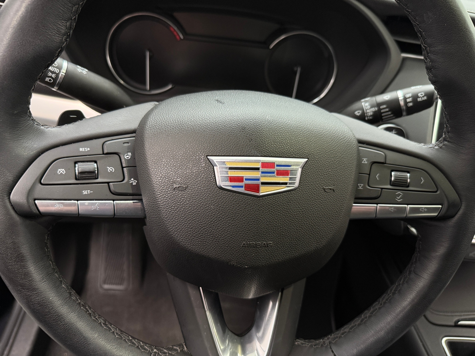 Thumbnail: 2022 Cadillac XT4 - 4