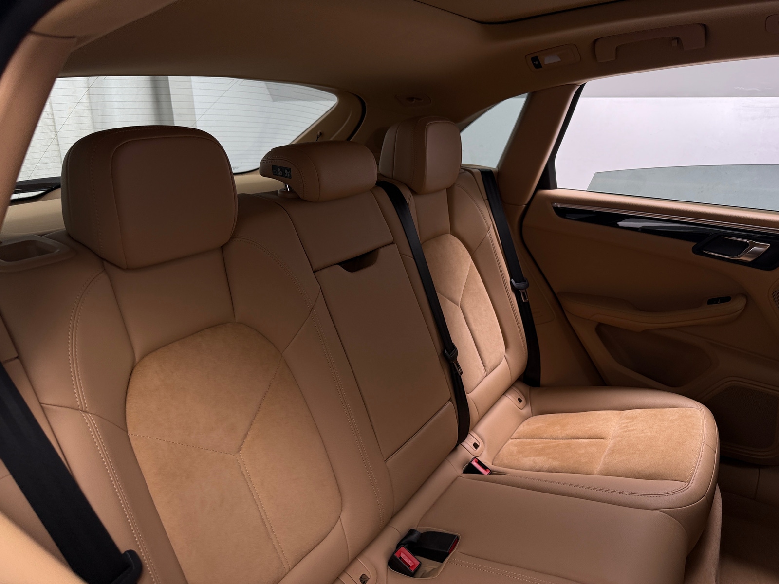 Thumbnail: 2016 Porsche Macan - 5