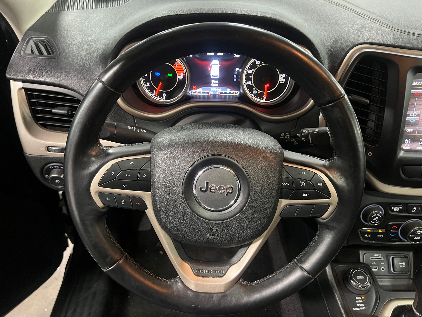 Thumbnail: 2018 Jeep Cherokee - 4