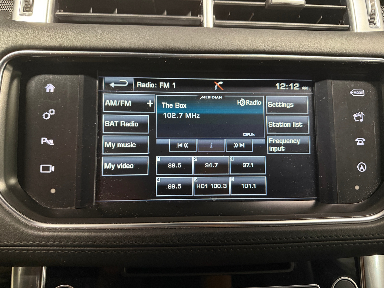 Thumbnail: 2016 Land Rover Range Rover Sport - 3