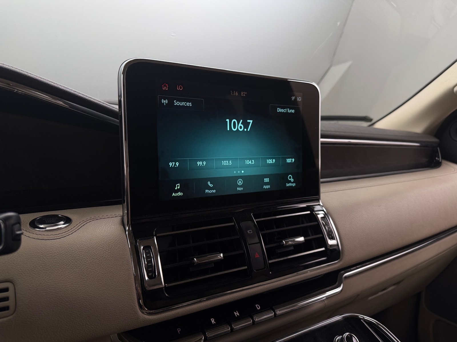 Thumbnail: 2021 Lincoln Navigator - 3