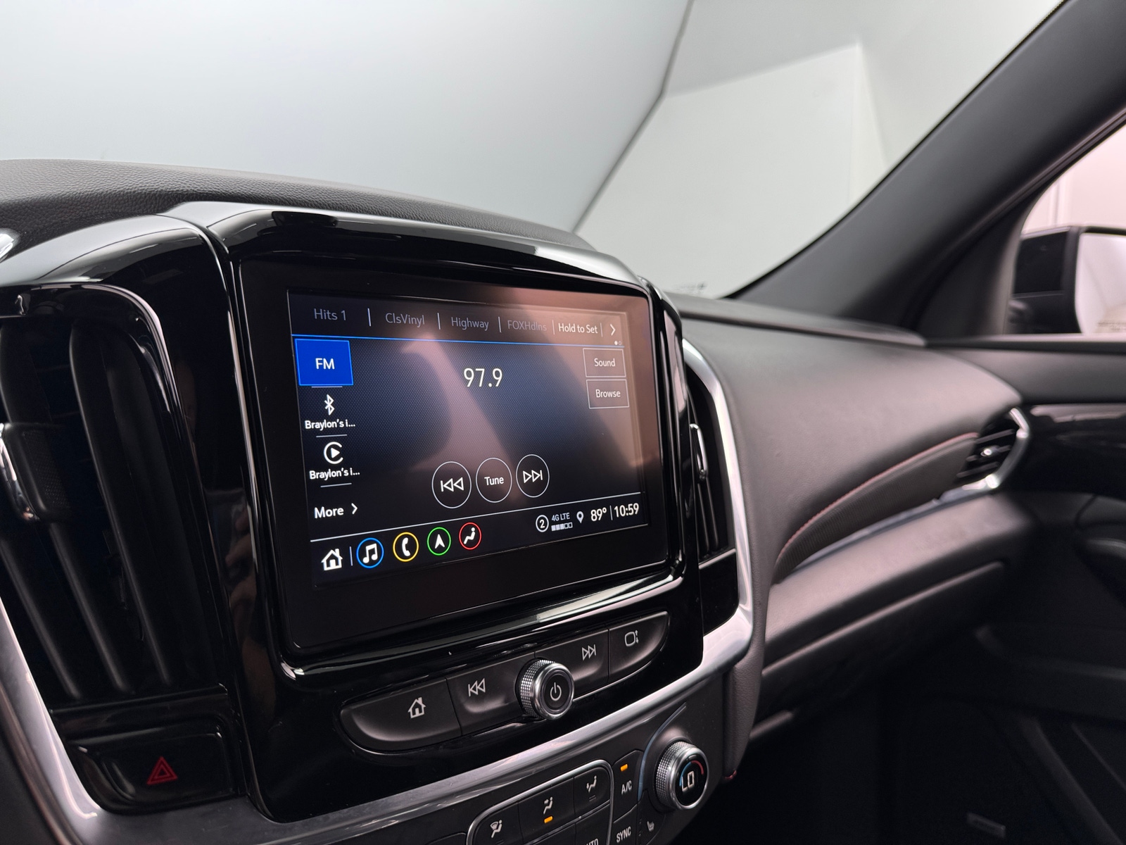 Thumbnail: 2024 Chevrolet Traverse - 3