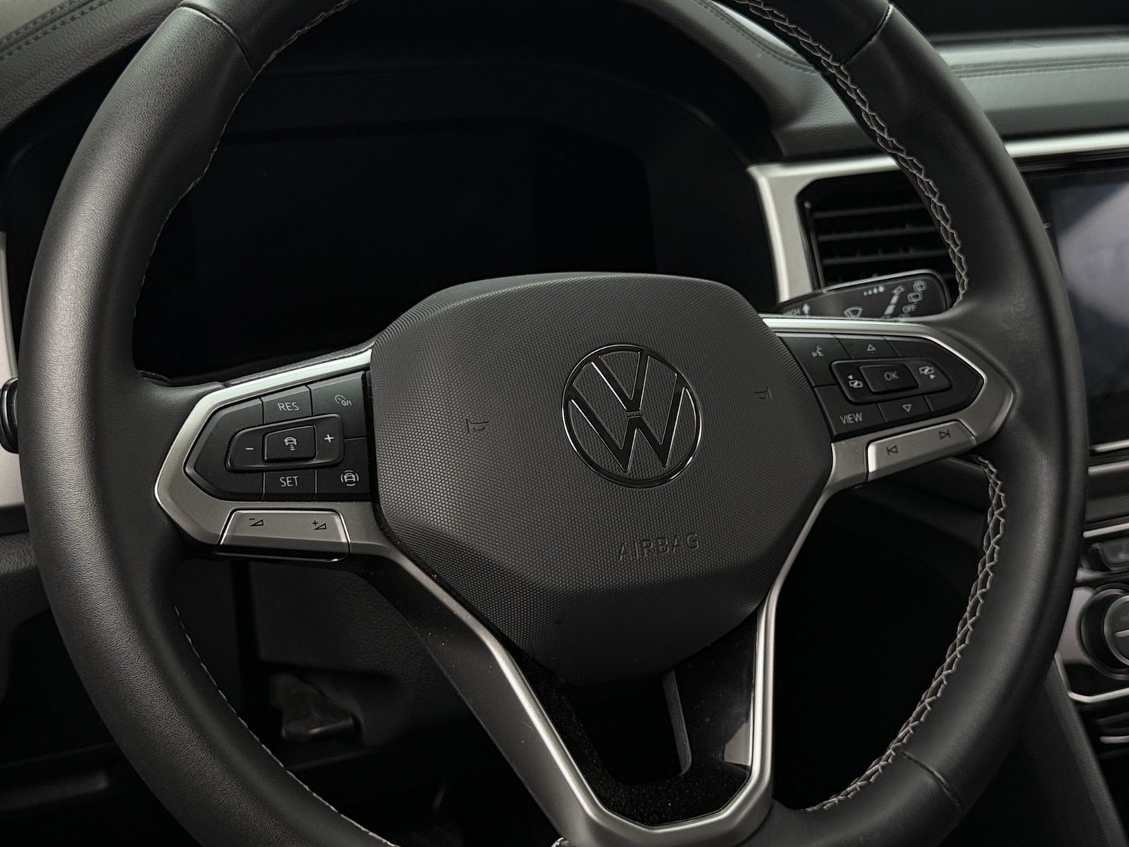 Thumbnail: 2022 Volkswagen Atlas - 4