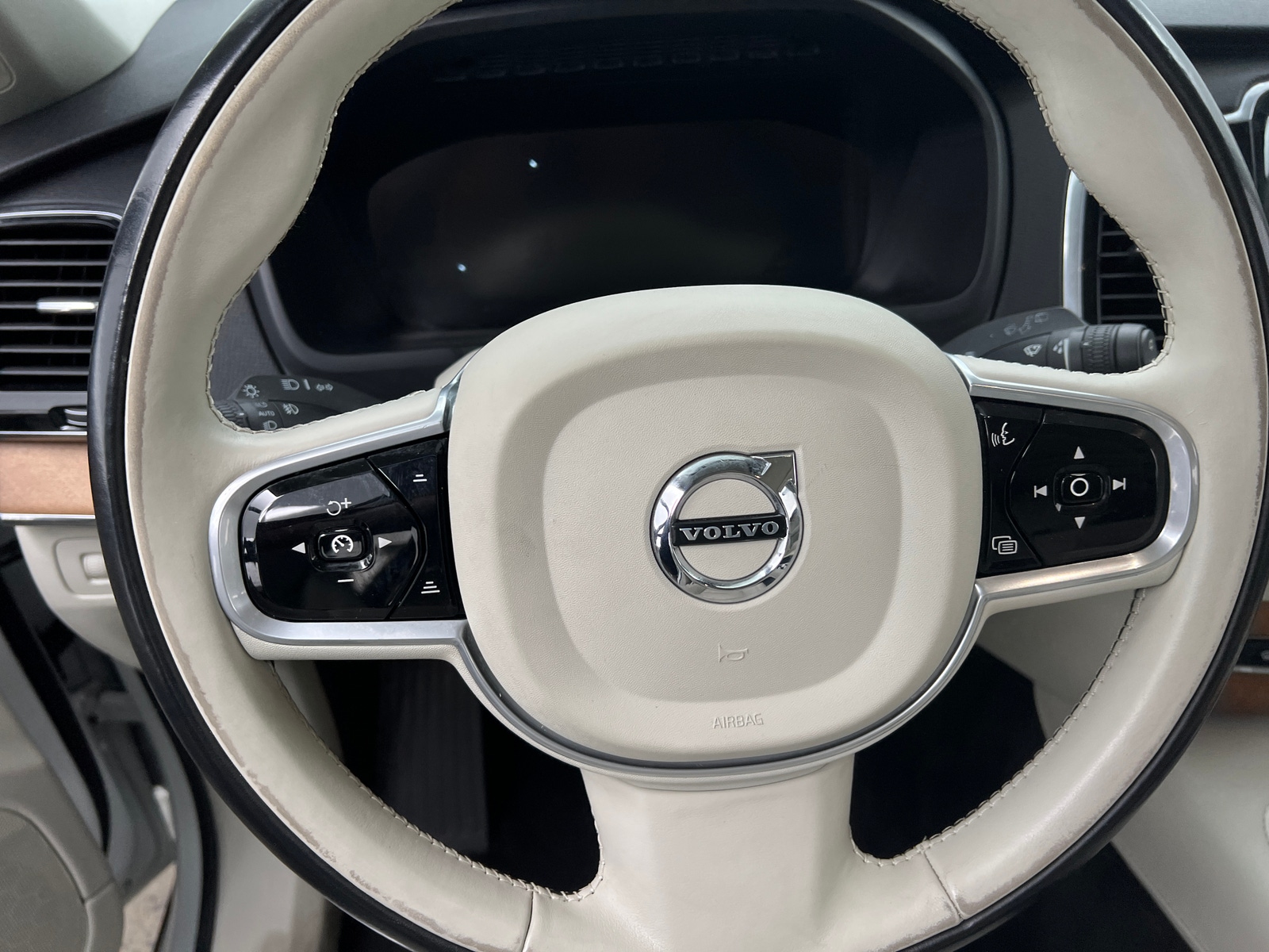 Thumbnail: 2018 Volvo XC90 - 4