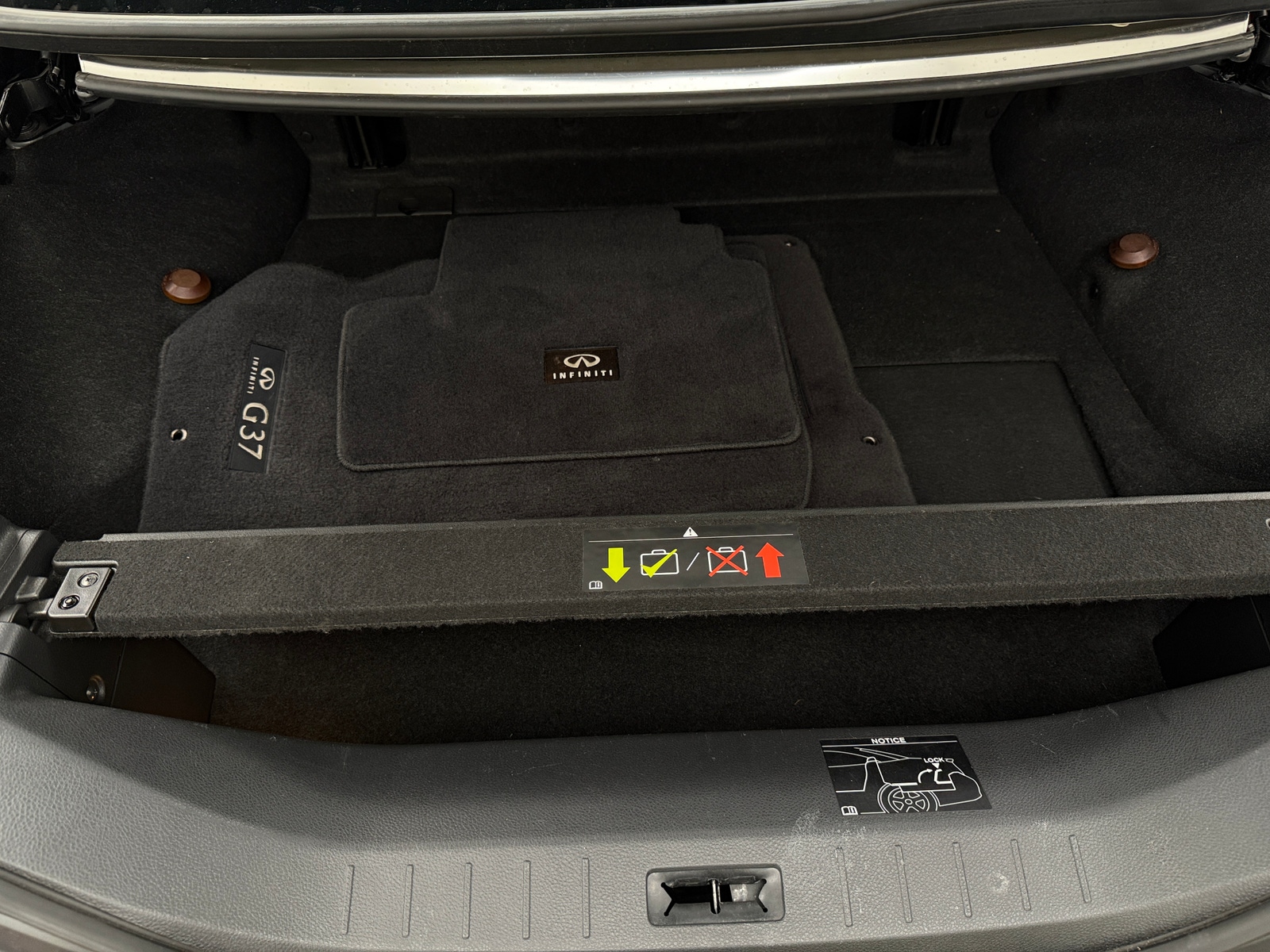 Thumbnail: 2013 INFINITI G37 - 4