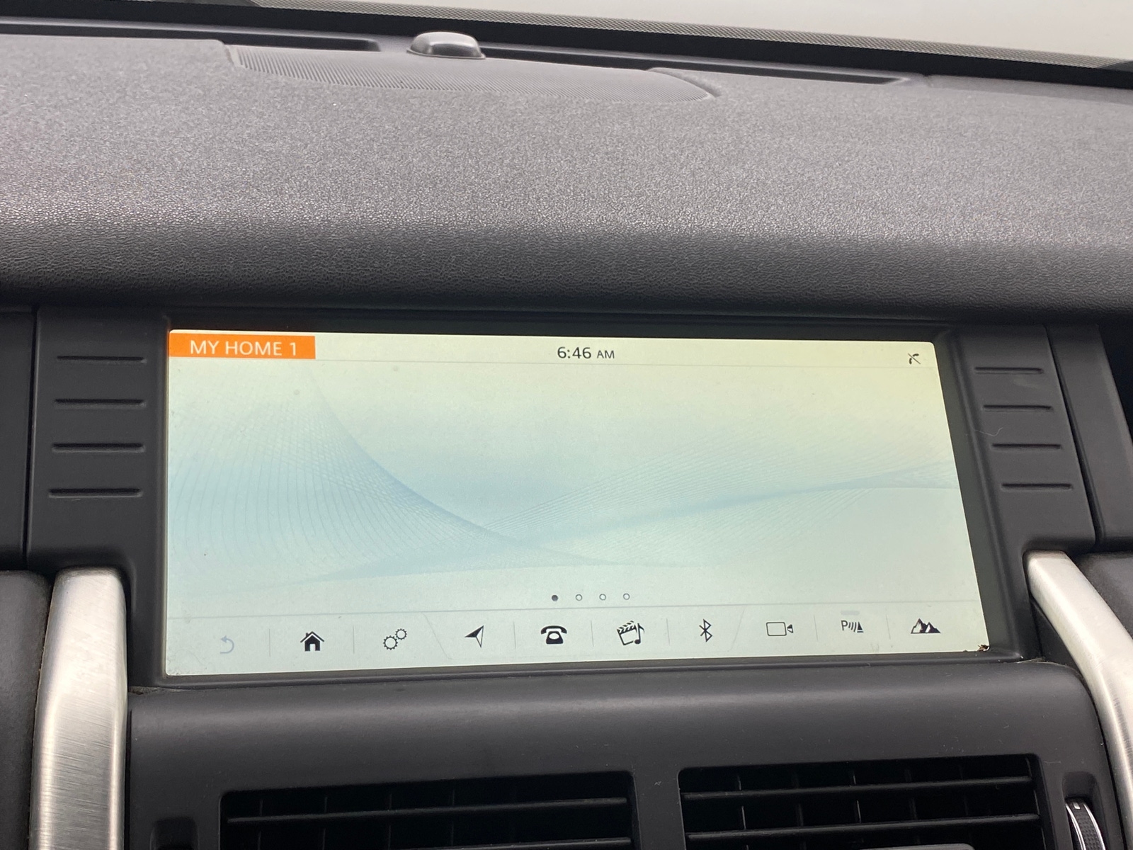 Thumbnail: 2017 Land Rover Discovery Sport - 3