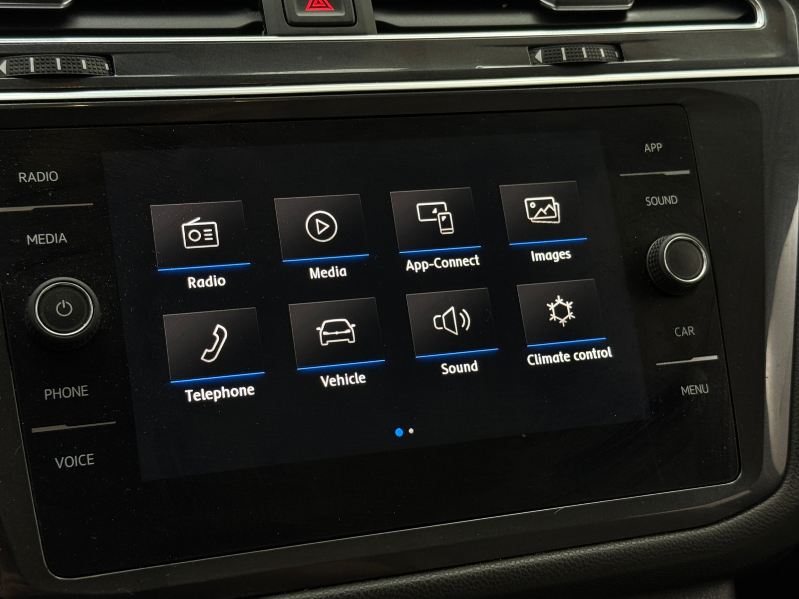 Thumbnail: 2018 Volkswagen Tiguan - 3