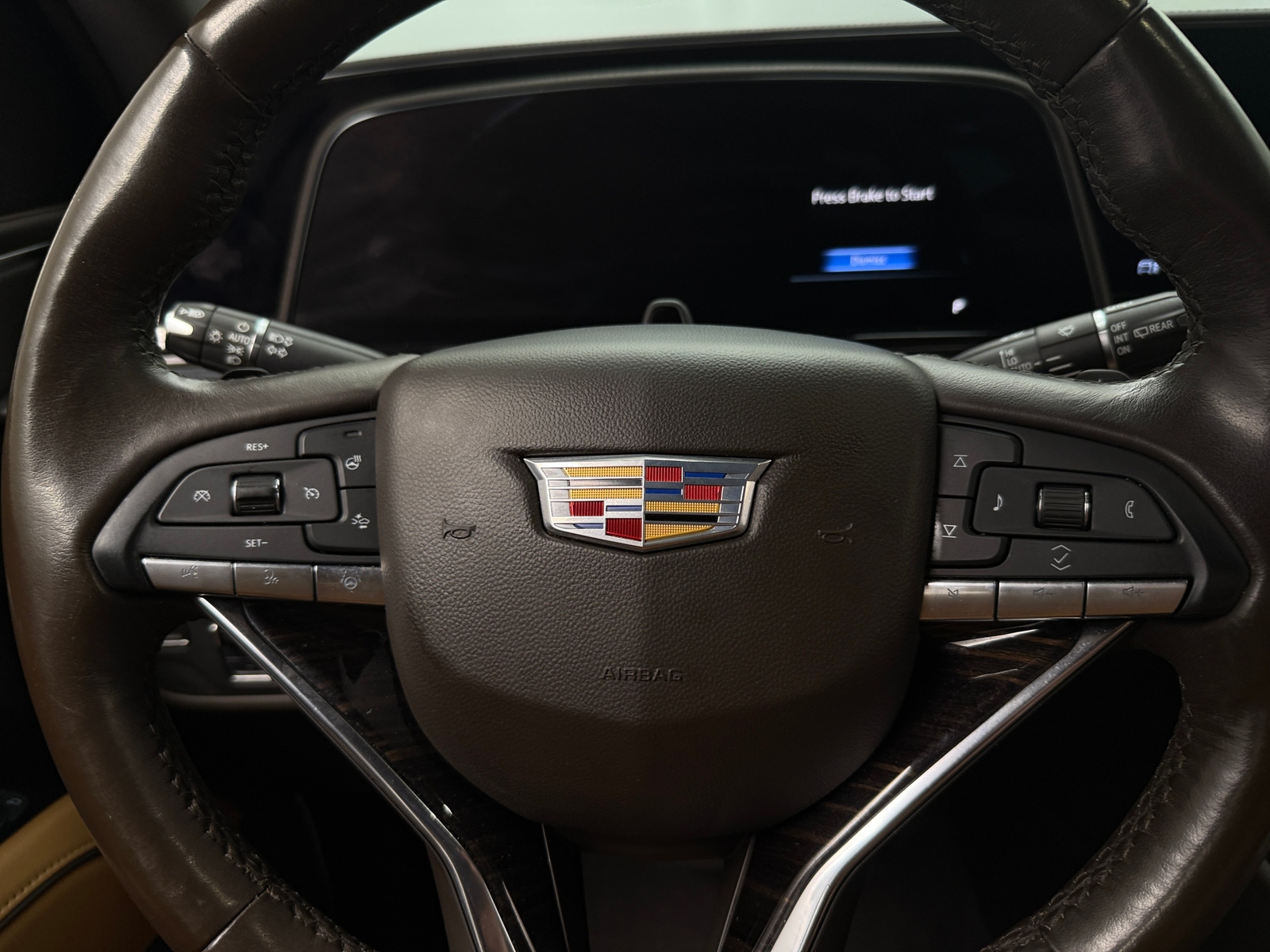 Thumbnail: 2023 Cadillac Escalade - 4
