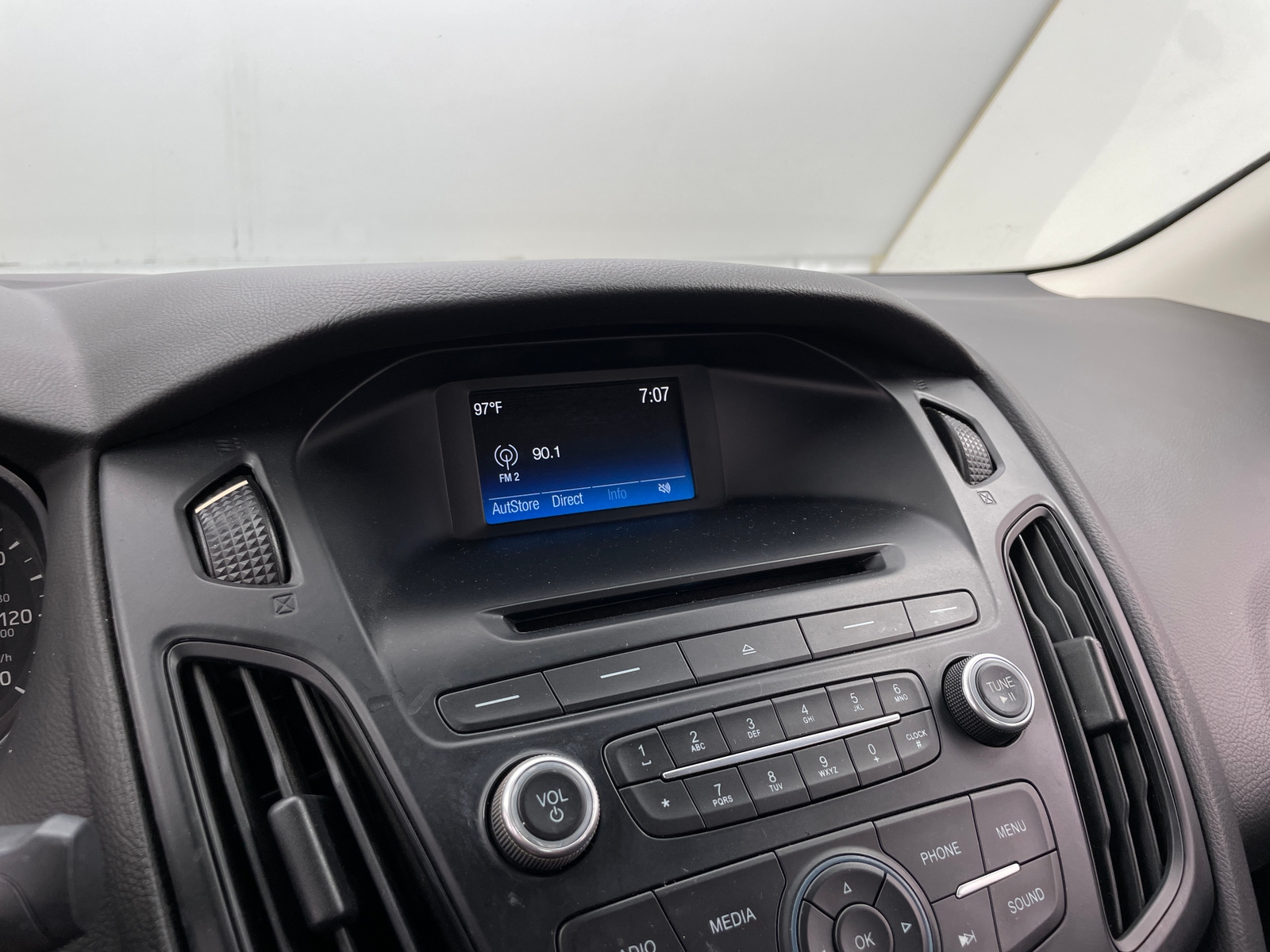 Thumbnail: 2016 Ford Focus - 4