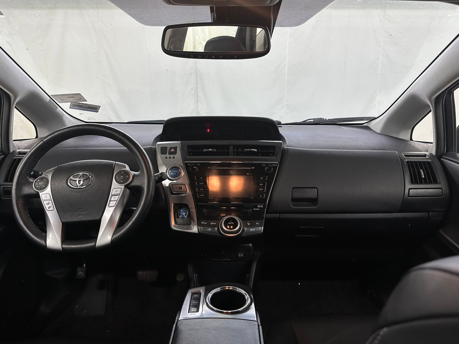 Thumbnail: 2017 Toyota Prius v - 3