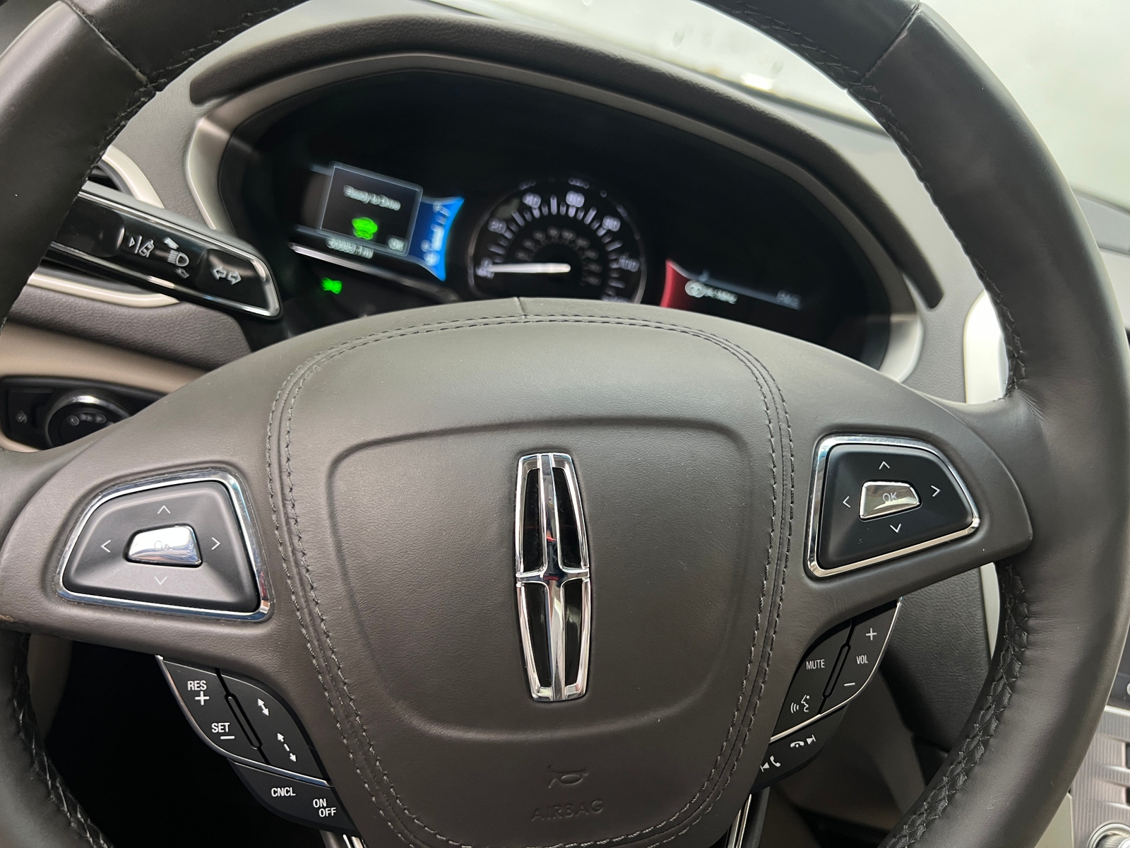 Thumbnail: 2020 Lincoln MKZ - 4