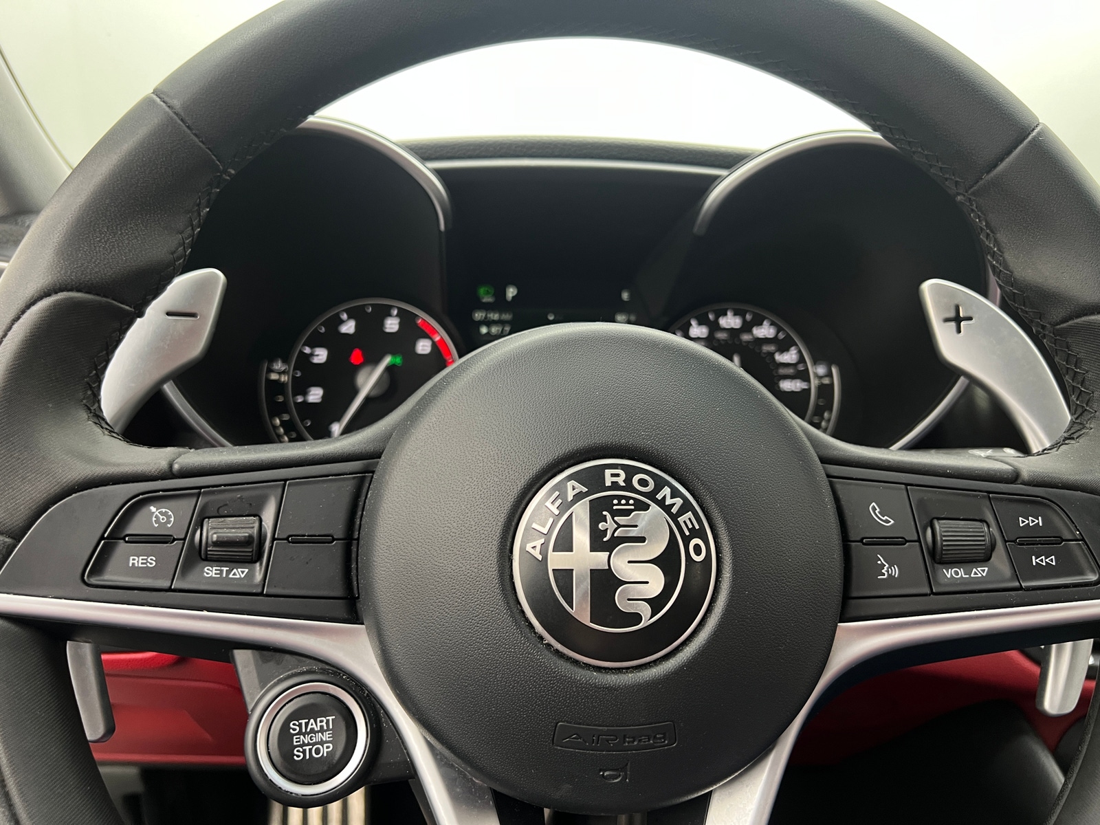 Thumbnail: 2018 Alfa Romeo Giulia - 4