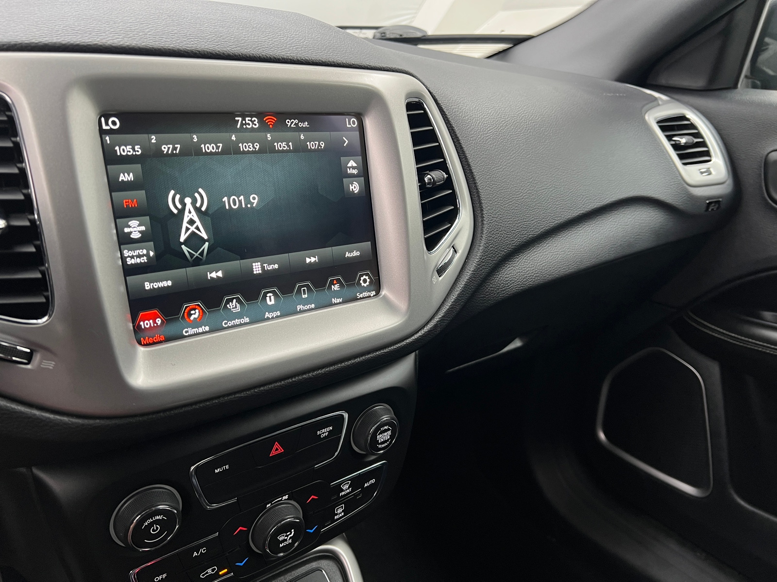 Thumbnail: 2021 Jeep Compass - 3