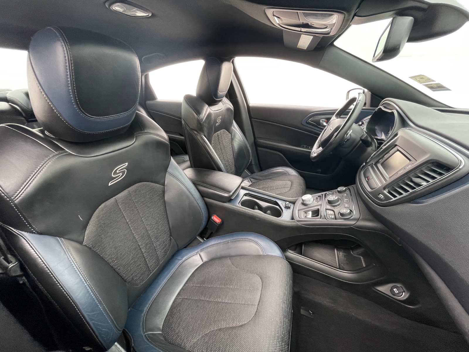 Thumbnail: 2015 Chrysler 200 - 2