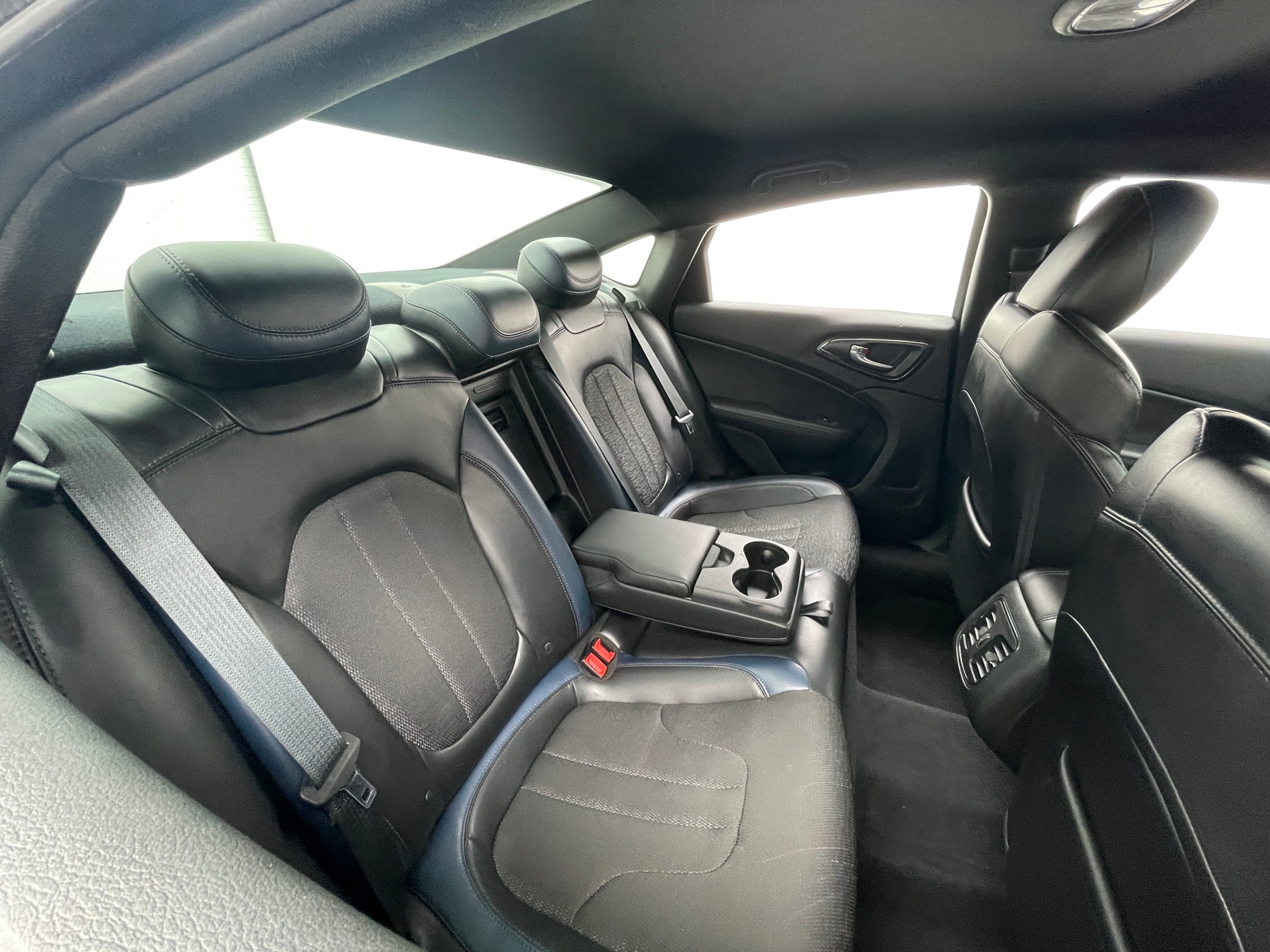 Thumbnail: 2015 Chrysler 200 - 5