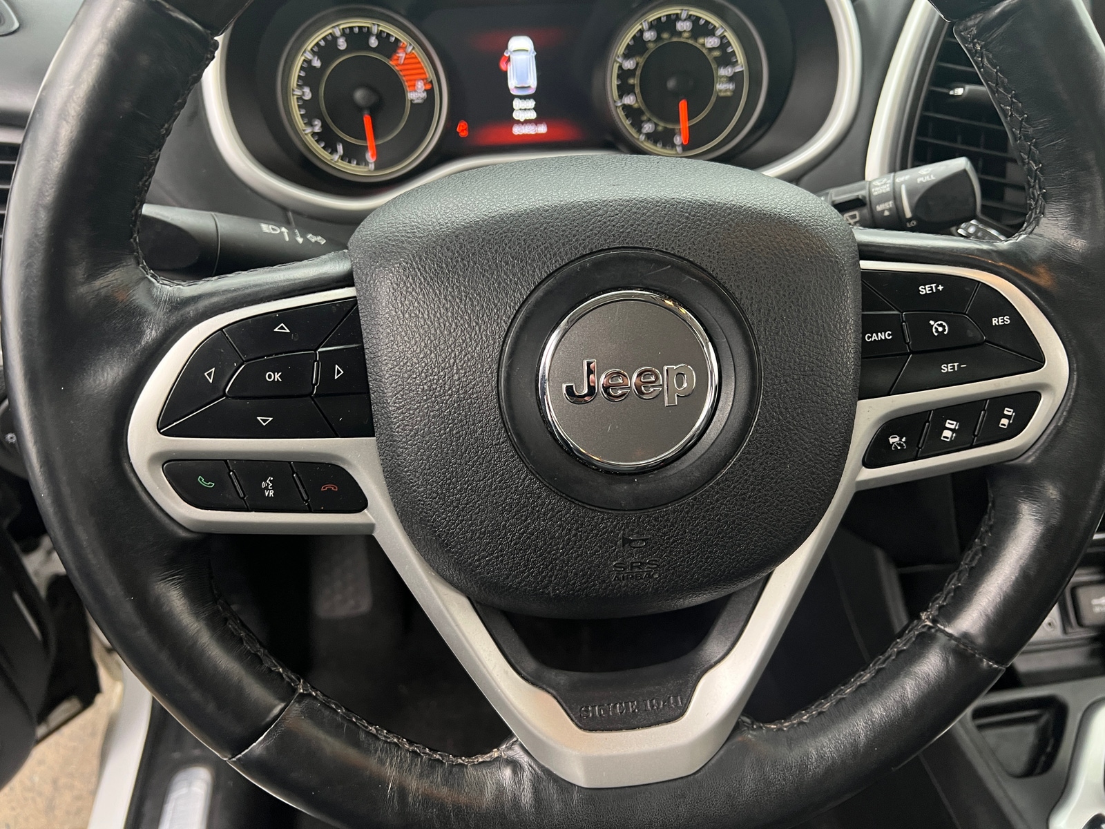 Thumbnail: 2018 Jeep Cherokee - 4