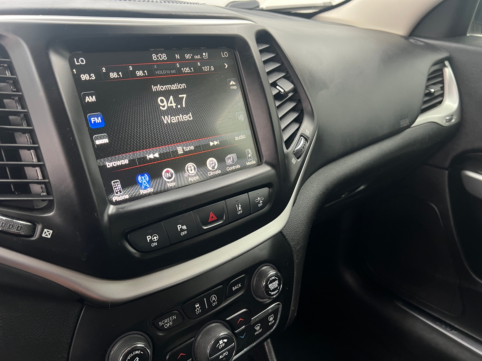 Thumbnail: 2018 Jeep Cherokee - 3