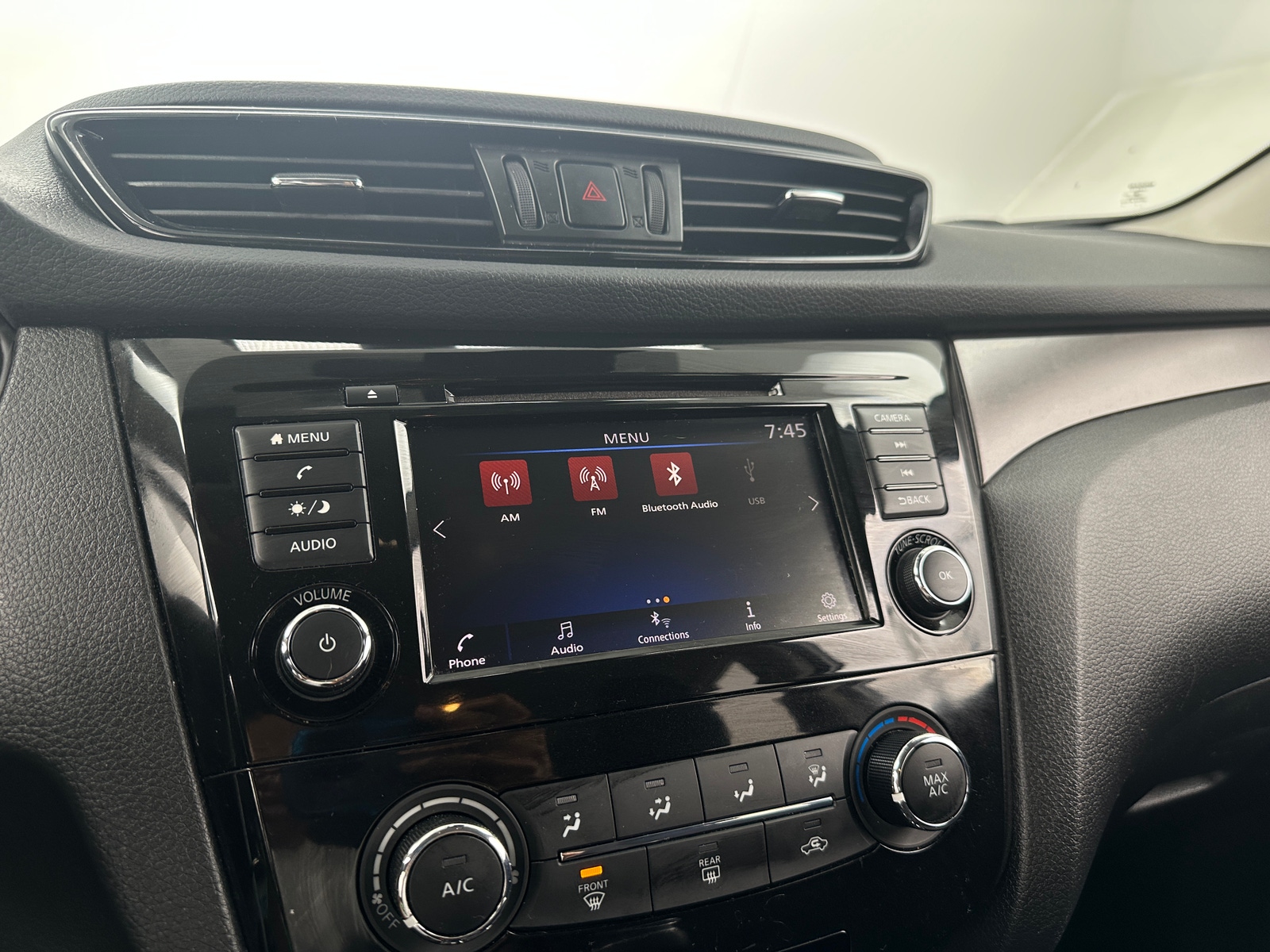 Thumbnail: 2020 Nissan Rogue Sport - 4