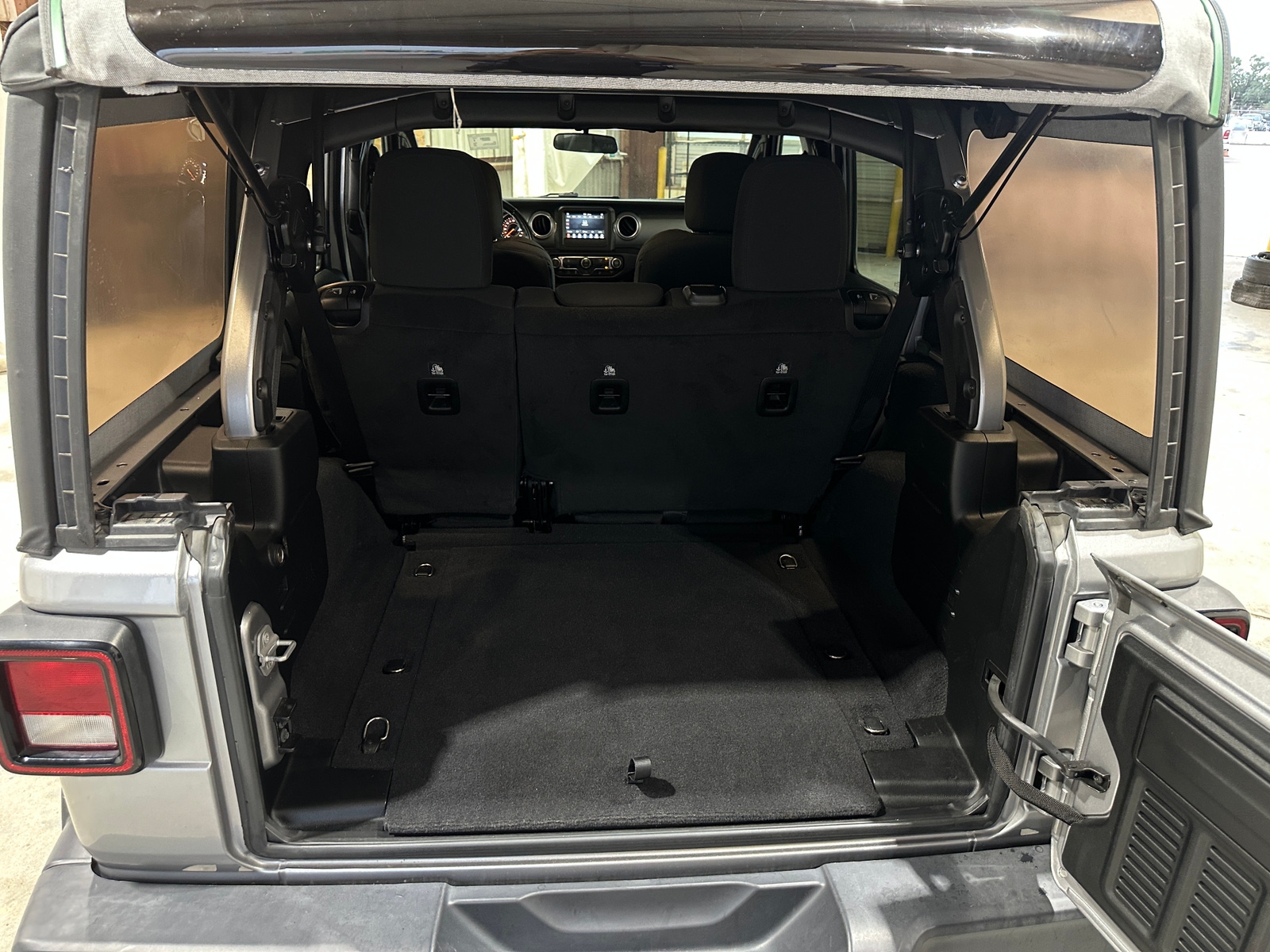 Thumbnail: 2020 Jeep Wrangler - 7