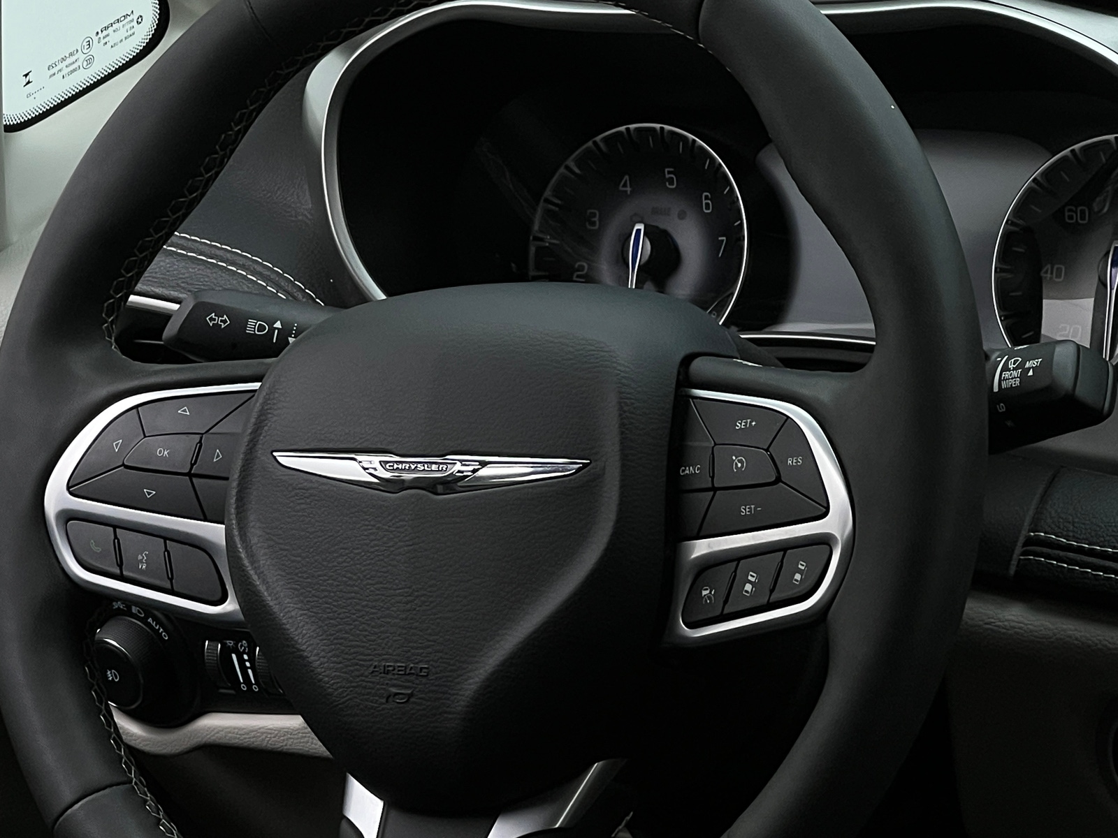Thumbnail: 2023 Chrysler Pacifica - 4