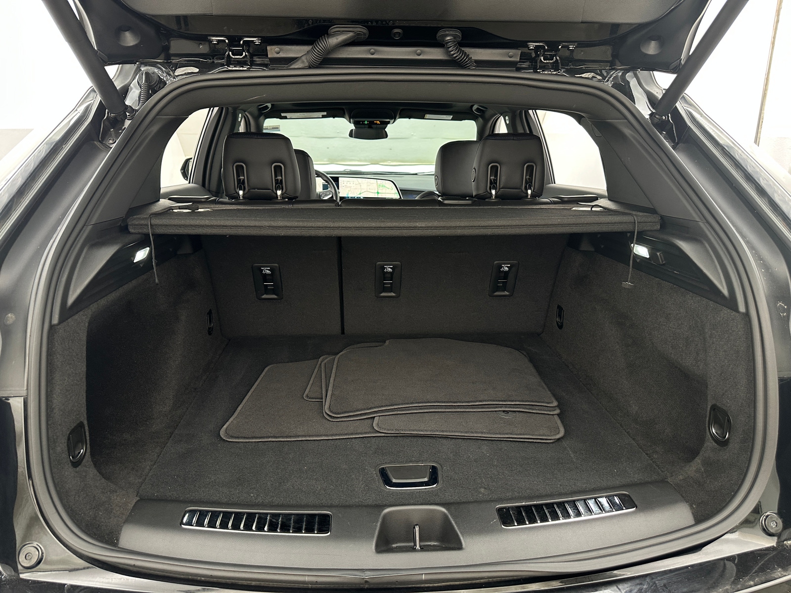 Thumbnail: 2025 Cadillac XT4 - 6