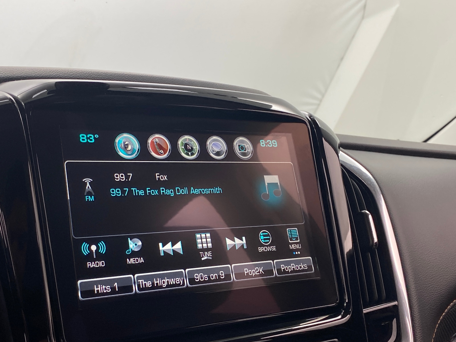 Thumbnail: 2019 Chevrolet Traverse - 3