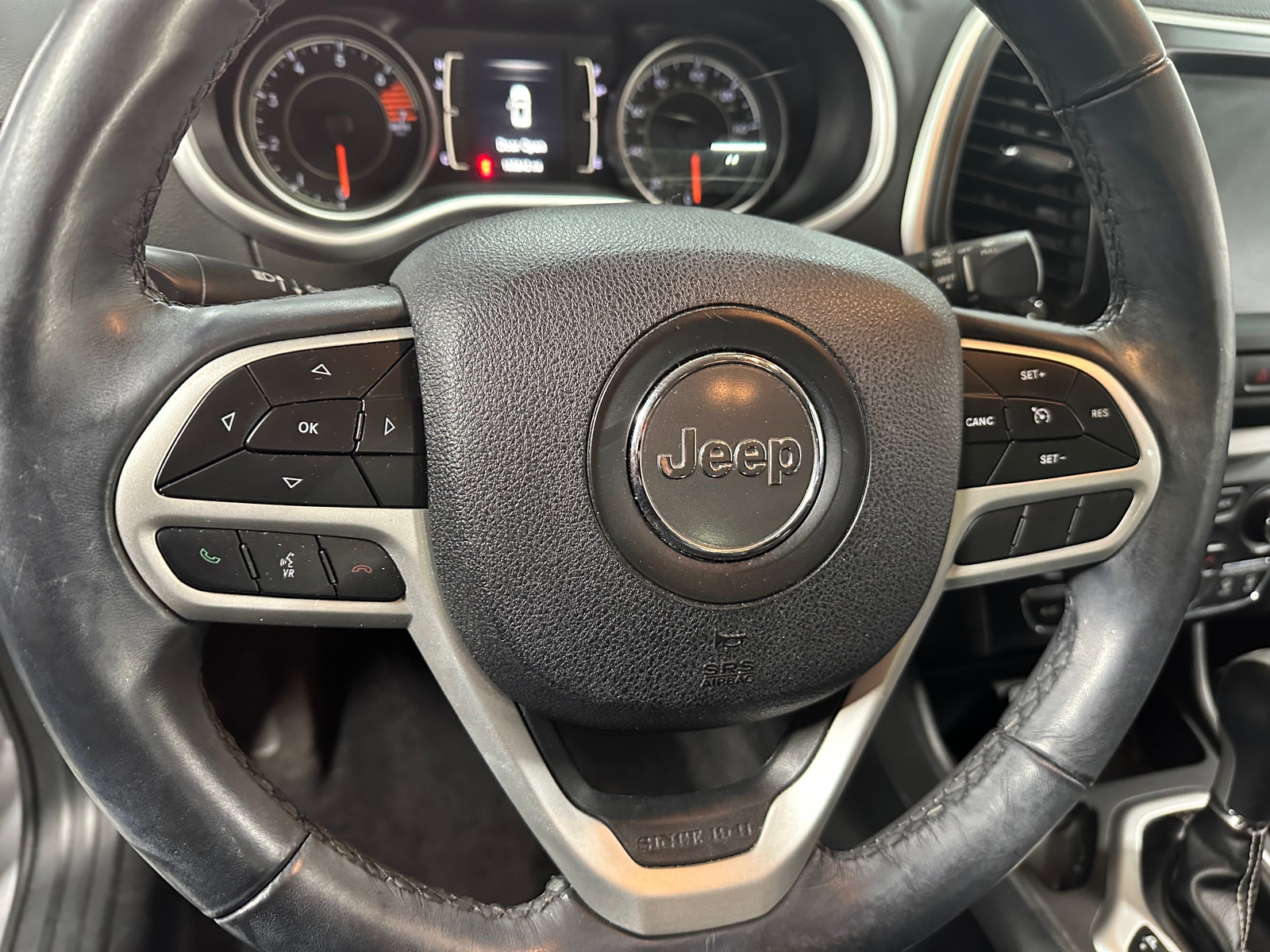 Thumbnail: 2018 Jeep Cherokee - 5