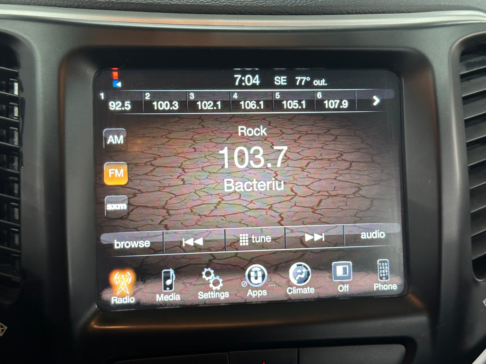 Thumbnail: 2018 Jeep Cherokee - 4