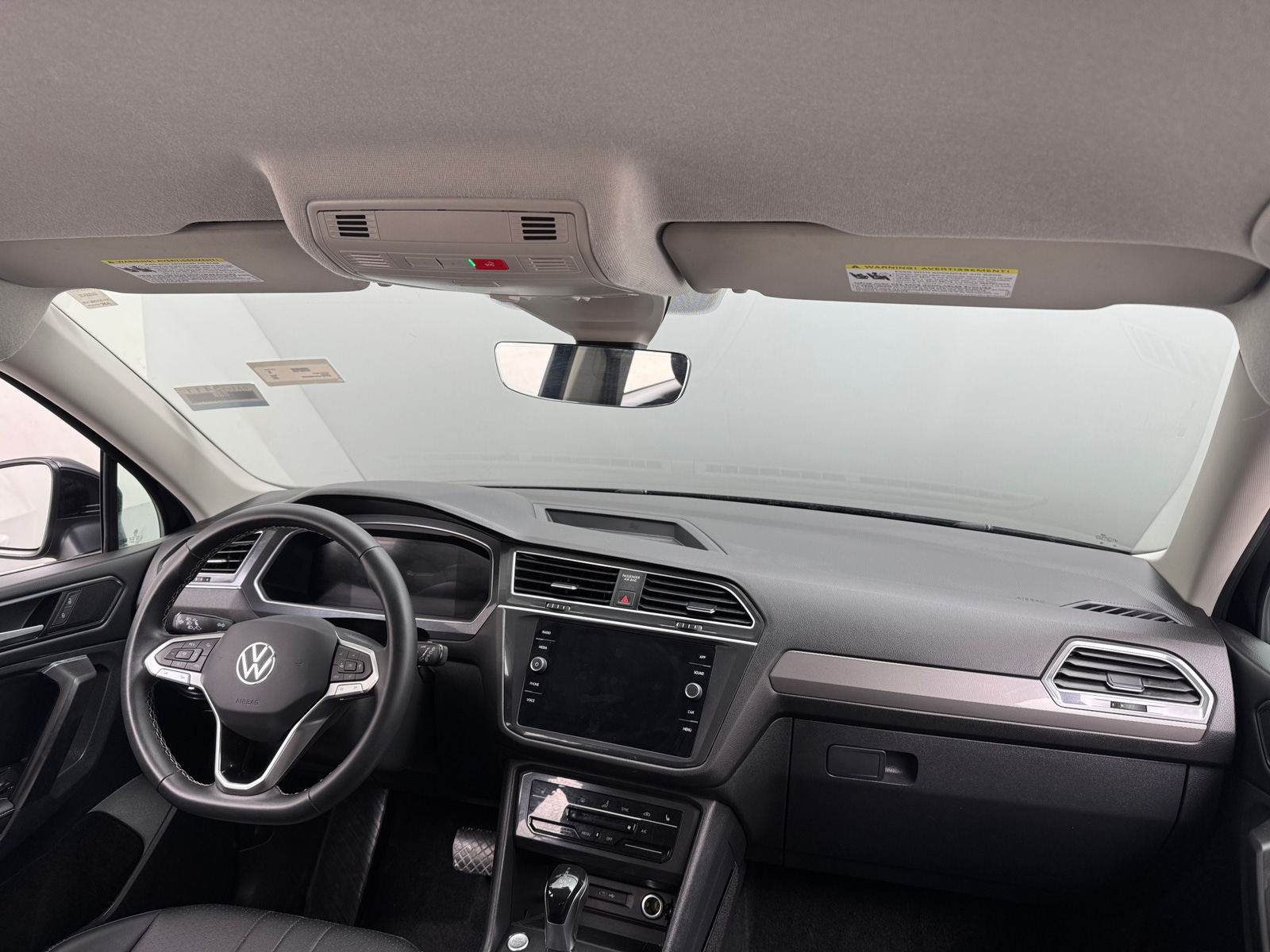 Thumbnail: 2023 Volkswagen Tiguan - 3