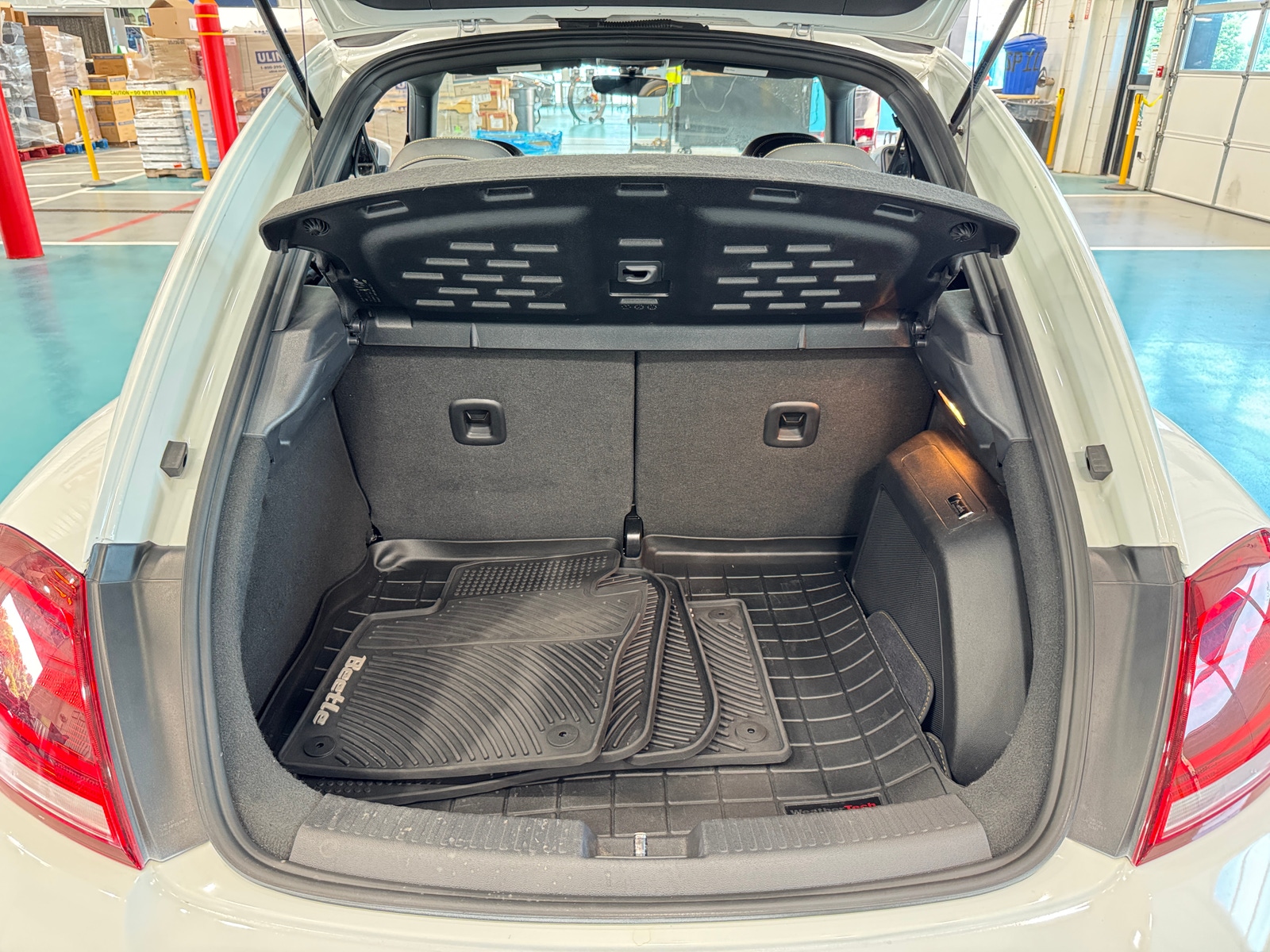 Thumbnail: 2017 Volkswagen Beetle - 7