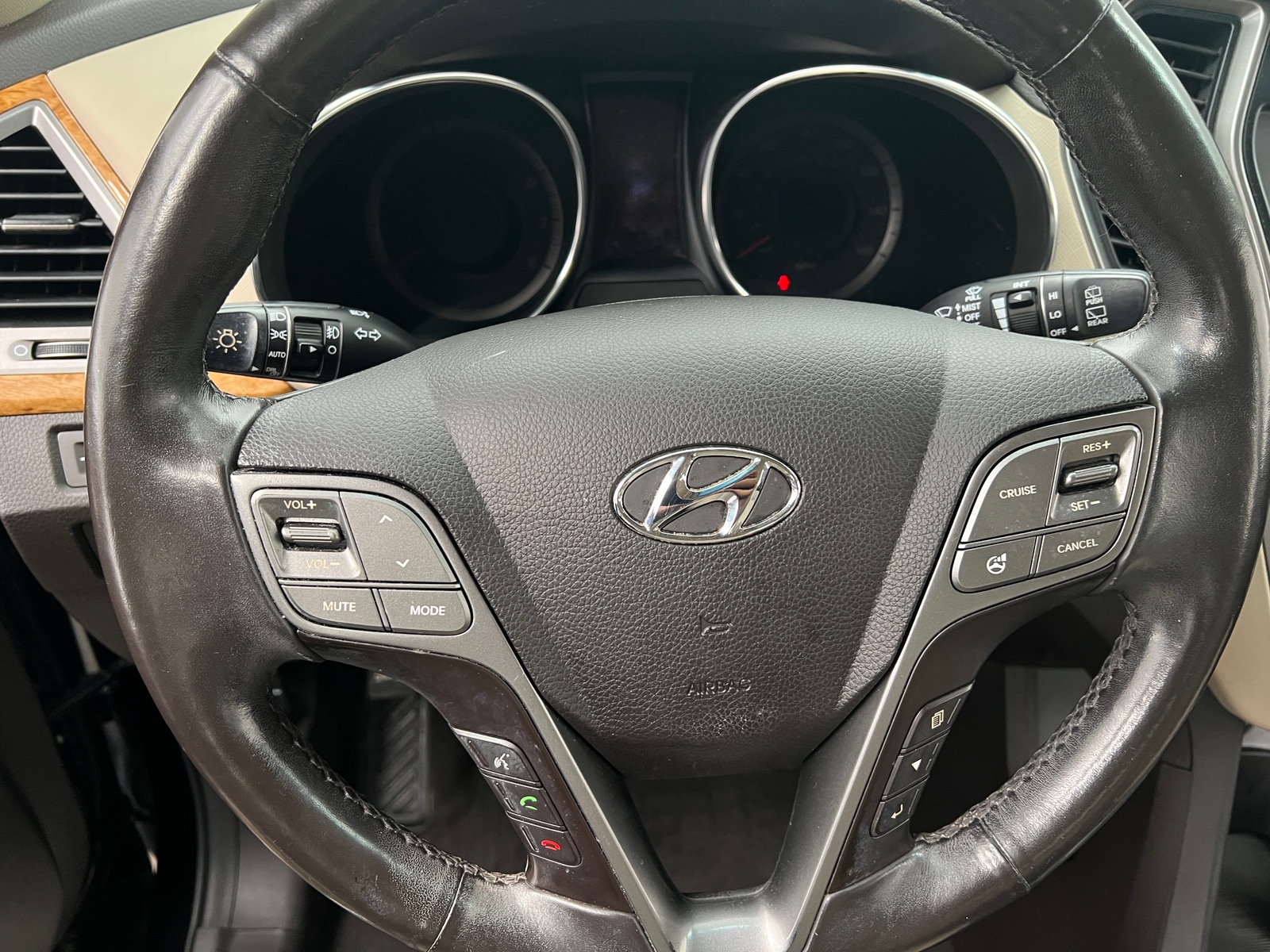 Thumbnail: 2015 Hyundai Santa Fe - 4