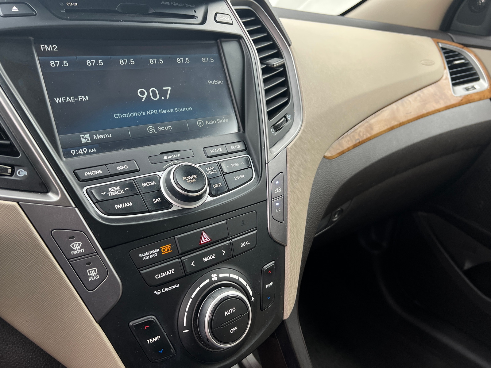 Thumbnail: 2015 Hyundai Santa Fe - 3