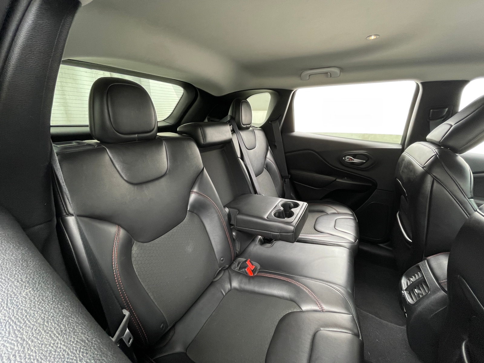 Thumbnail: 2019 Jeep Cherokee - 6