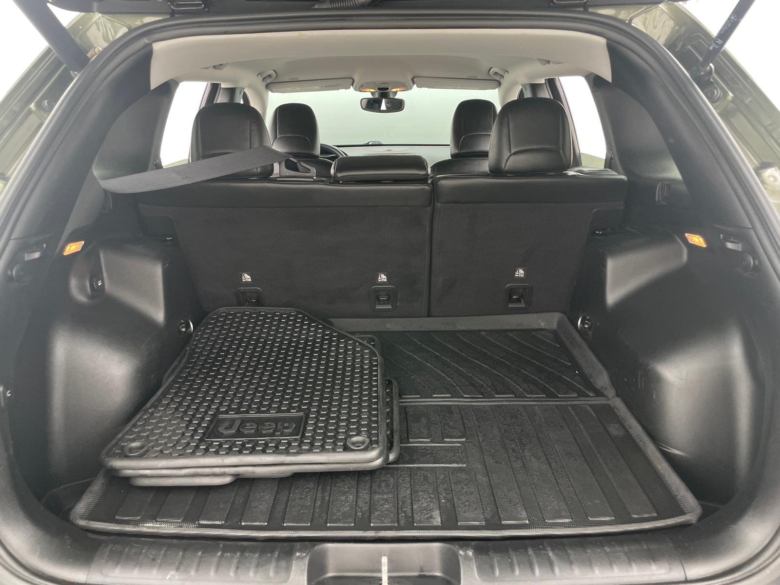 Thumbnail: 2019 Jeep Cherokee - 7