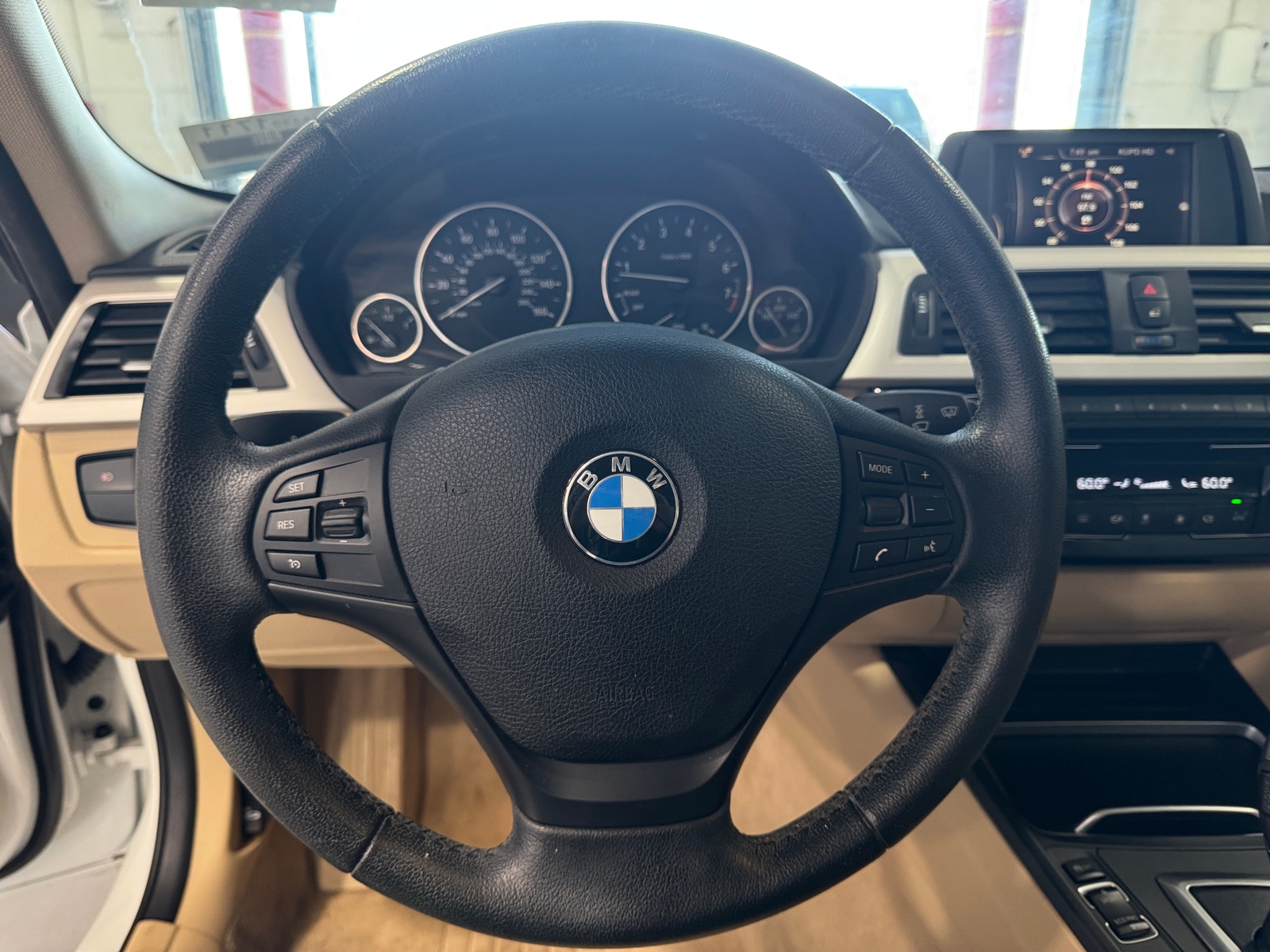 Thumbnail: 2016 BMW 3 Series - 4