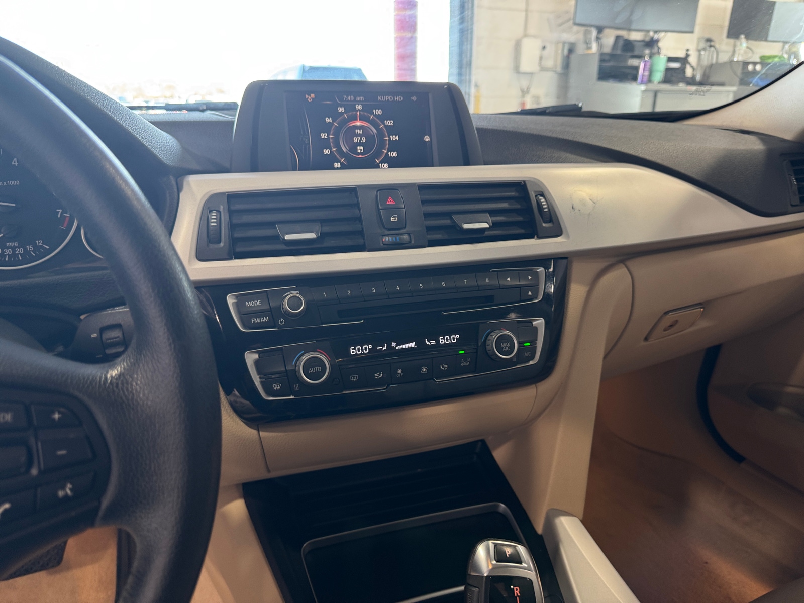 Thumbnail: 2016 BMW 3 Series - 3